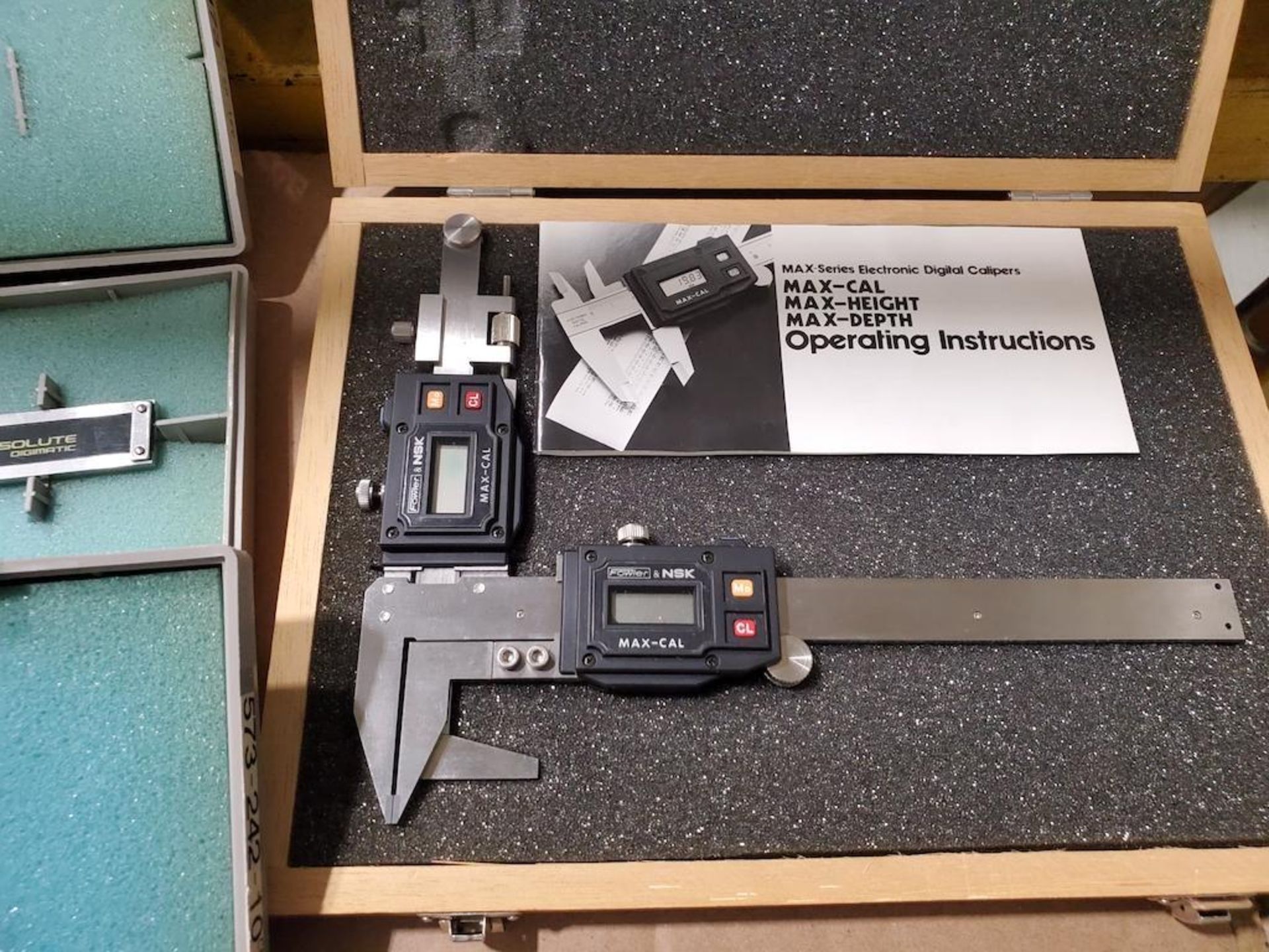 LOT 4 SHEVLES: DIGITAL VERNIERS, DIGITAL MICROMETERS, DIGITAL DEPTH MICROMETERS, TORQUE WRENCH, 3 - Image 8 of 8