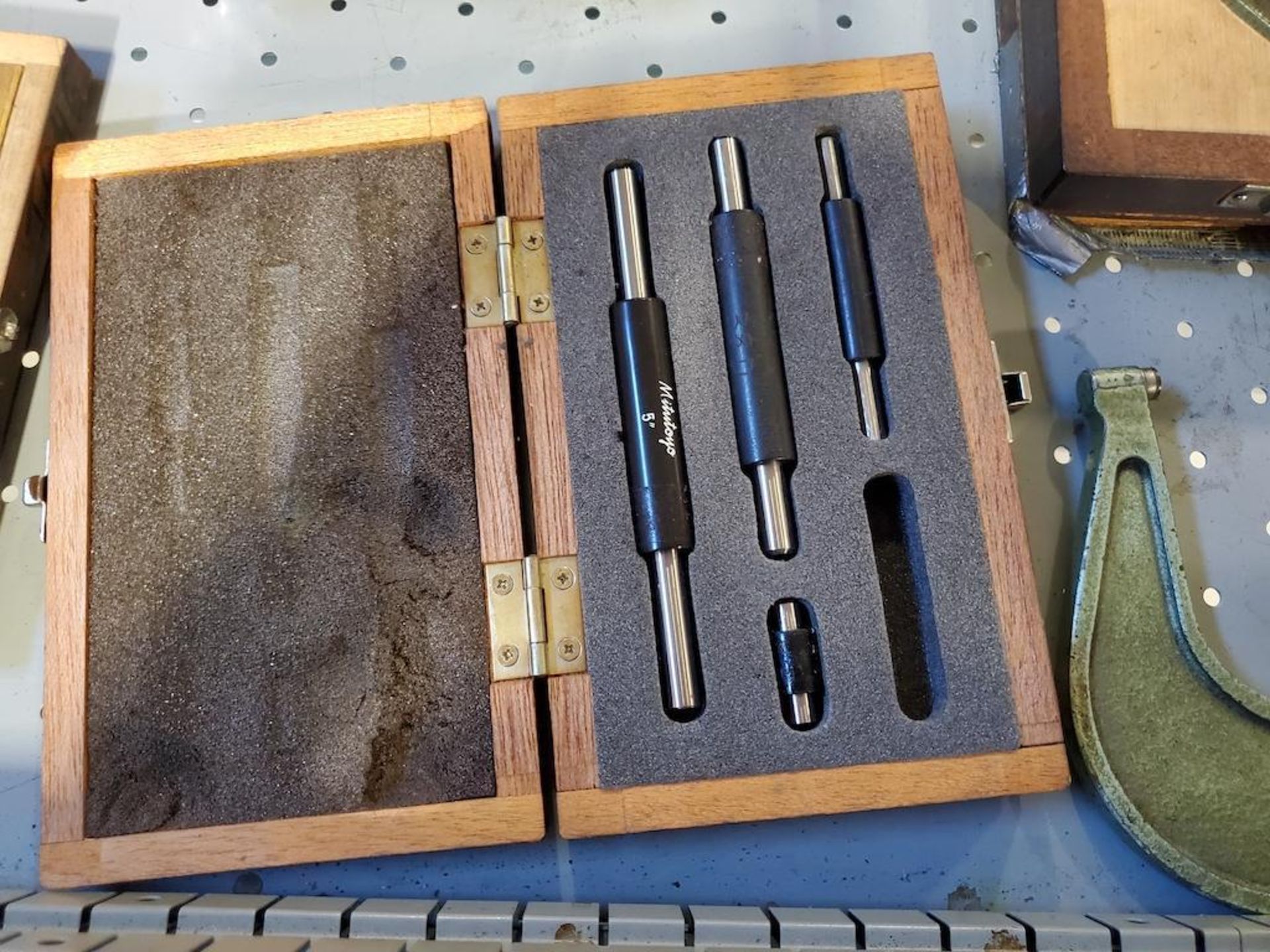 LOT OF PRECISION INSPECTION: MITUTOYO BORE GAUGES, MICROMETERS, GAGE PINS, DEPTH MICROMETER 4 - Image 7 of 7