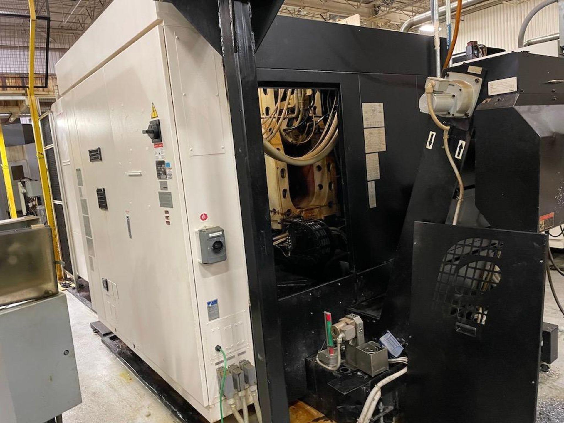 2016 GE 580H ENSHU 4 AXIS HORIZONTAL MACHINING CENTERS, FANUC 31IMB CNC CONTROL, TRAVELS: X: 31. - Image 8 of 9