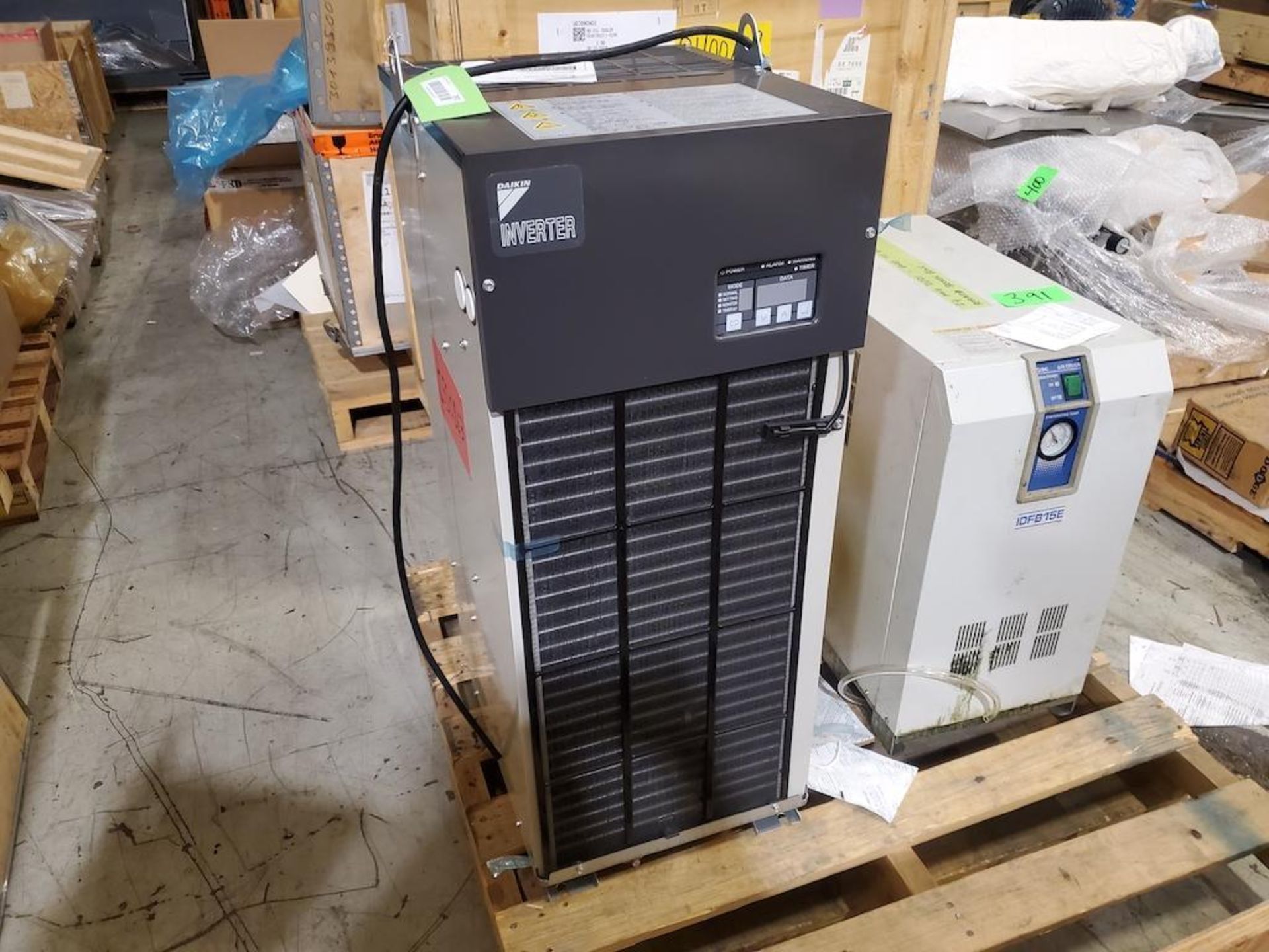 DAIKIN INVERTER OIL COOLING UNIT AKZ439 (2021 PROD. YEAR) W/SMC AIR DRYER IDFB15E-11N