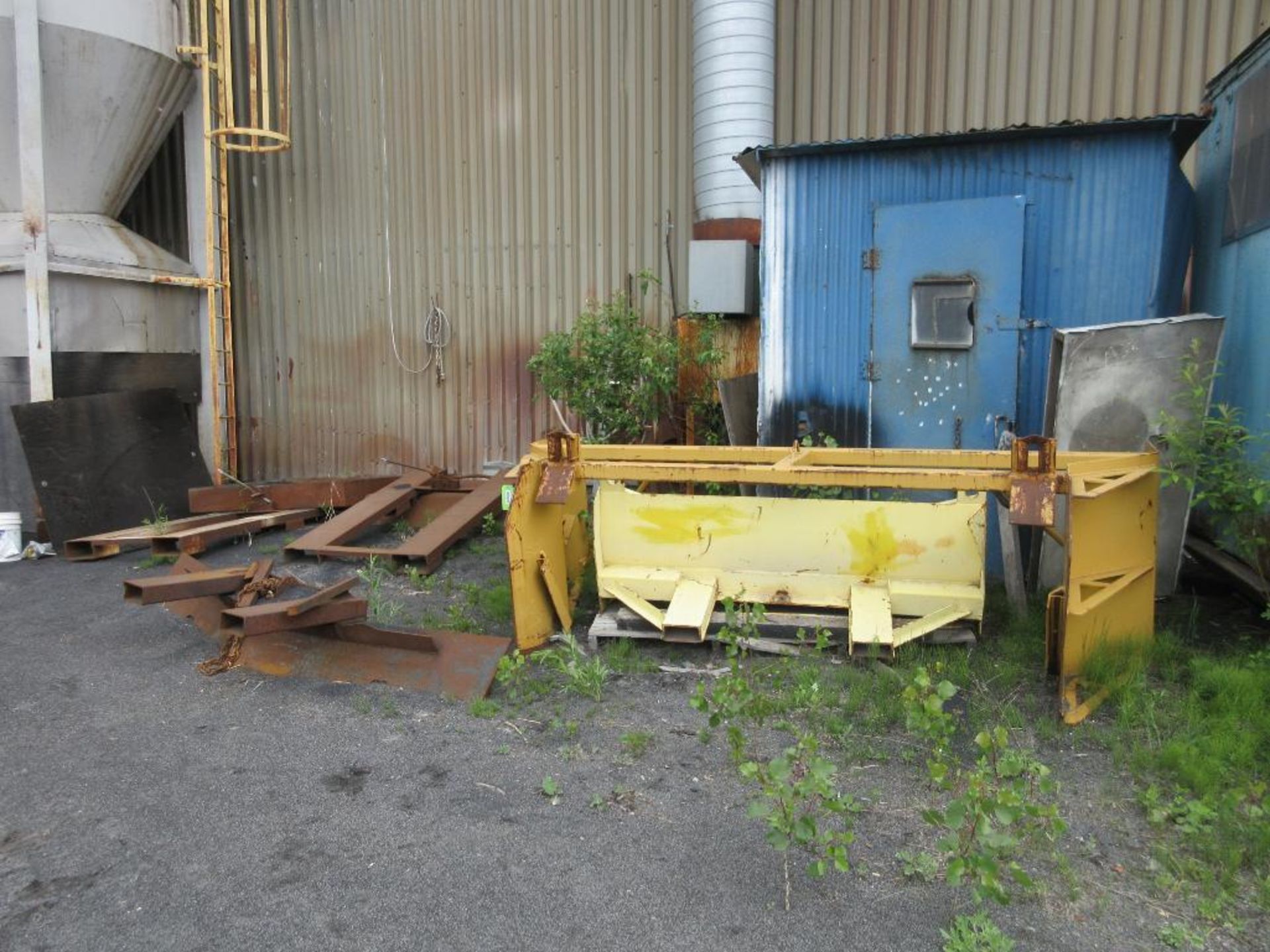 LOT OF 6 SNOW PLOUGH IBG.GRATING FOR TRUCK ATTACHMENTS (NORTH PAINT BLDG) - Image 8 of 14