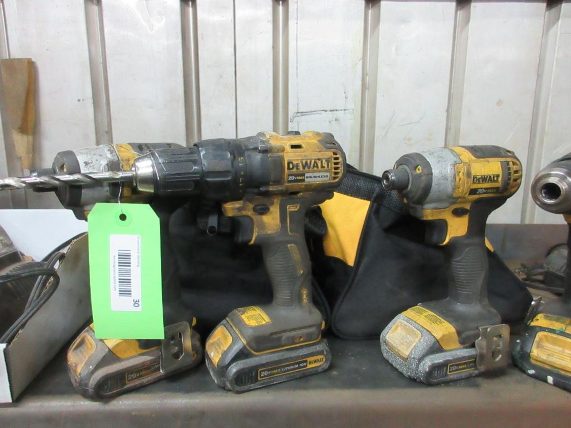 LOT OF DEWALT 20 VOLT CORDLESS DRILLS AND IMPACT DRIVERS (INCL 4 DRILLS, 2 DRIVERS, 6 BATTERIES, 4 C - Image 3 of 5