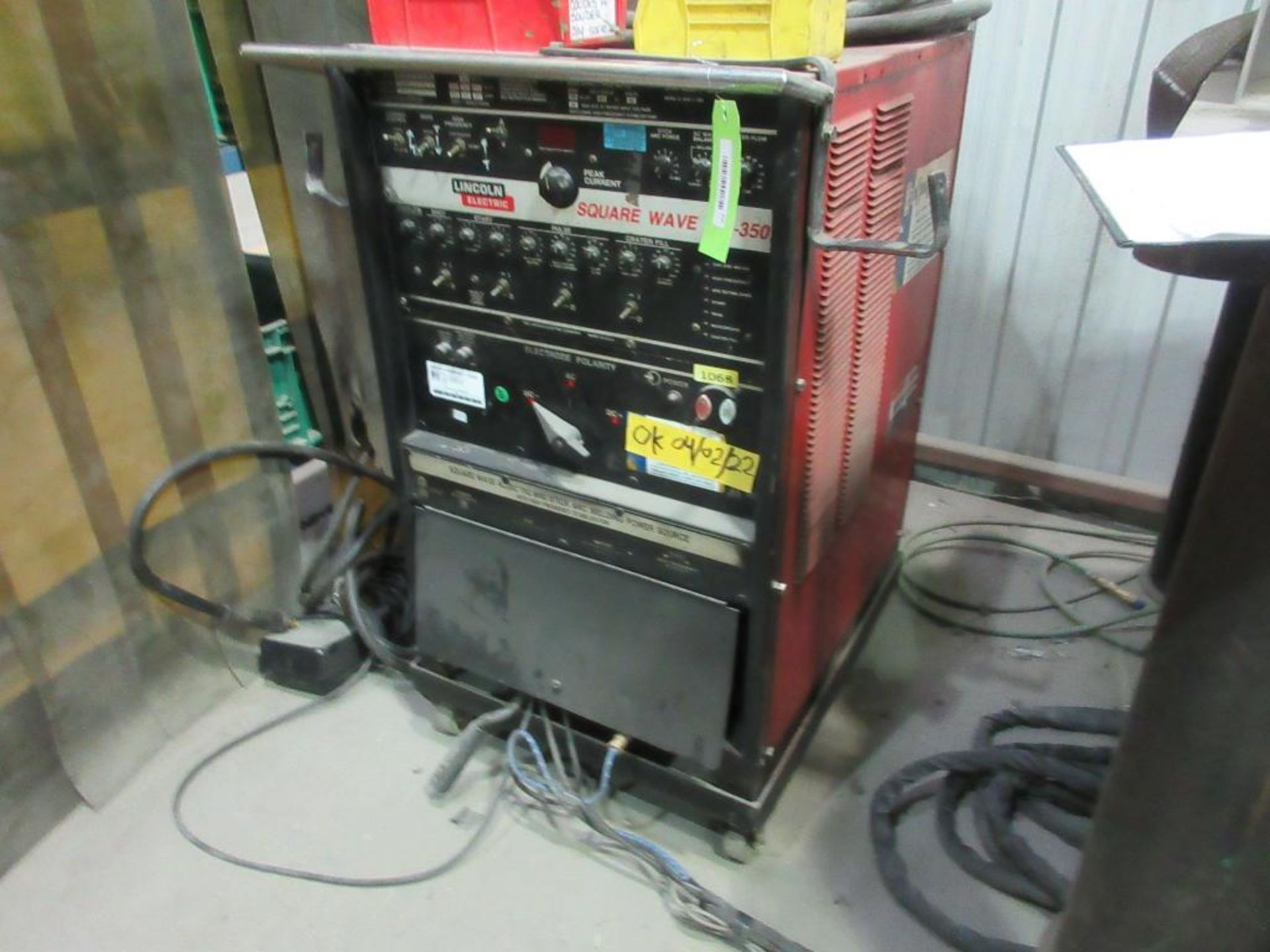 LINCOLN ELECTRIC SQUARE WAVE TIG-350 ON CART (NO CABLES) [LOCATED AT 1401 GRAHAM-BELL, BOUCHERVILLE,