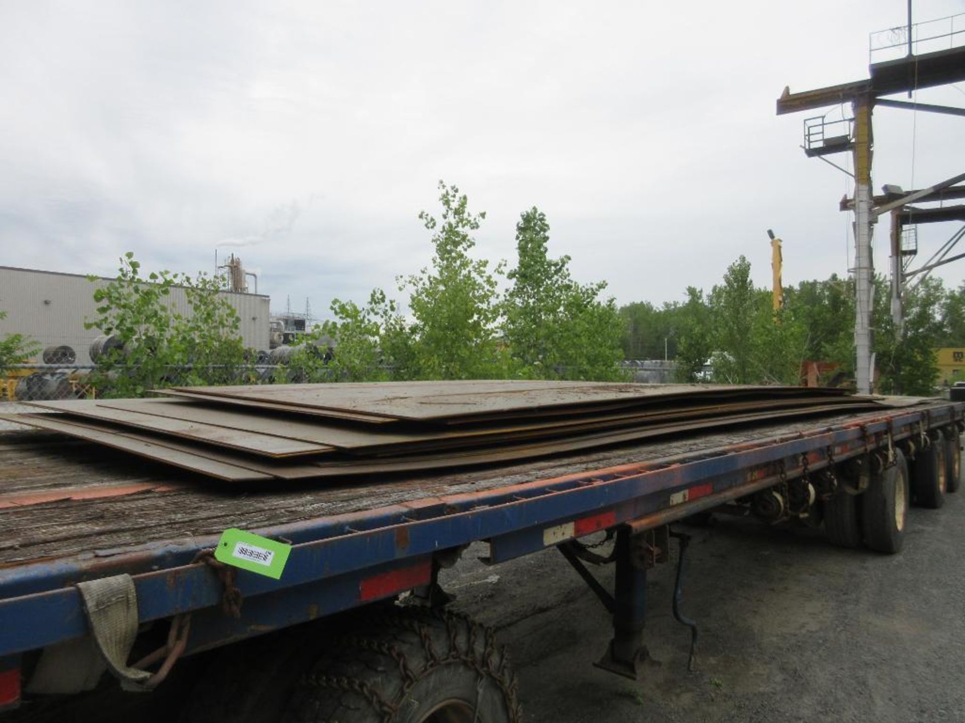 LOT OF 27 SHEETS OF PLATE STEEL ON TRAILER (NO TRAILER), TOTAL WEIGHT 293,559 LBS, SIZES PER PHOTO (