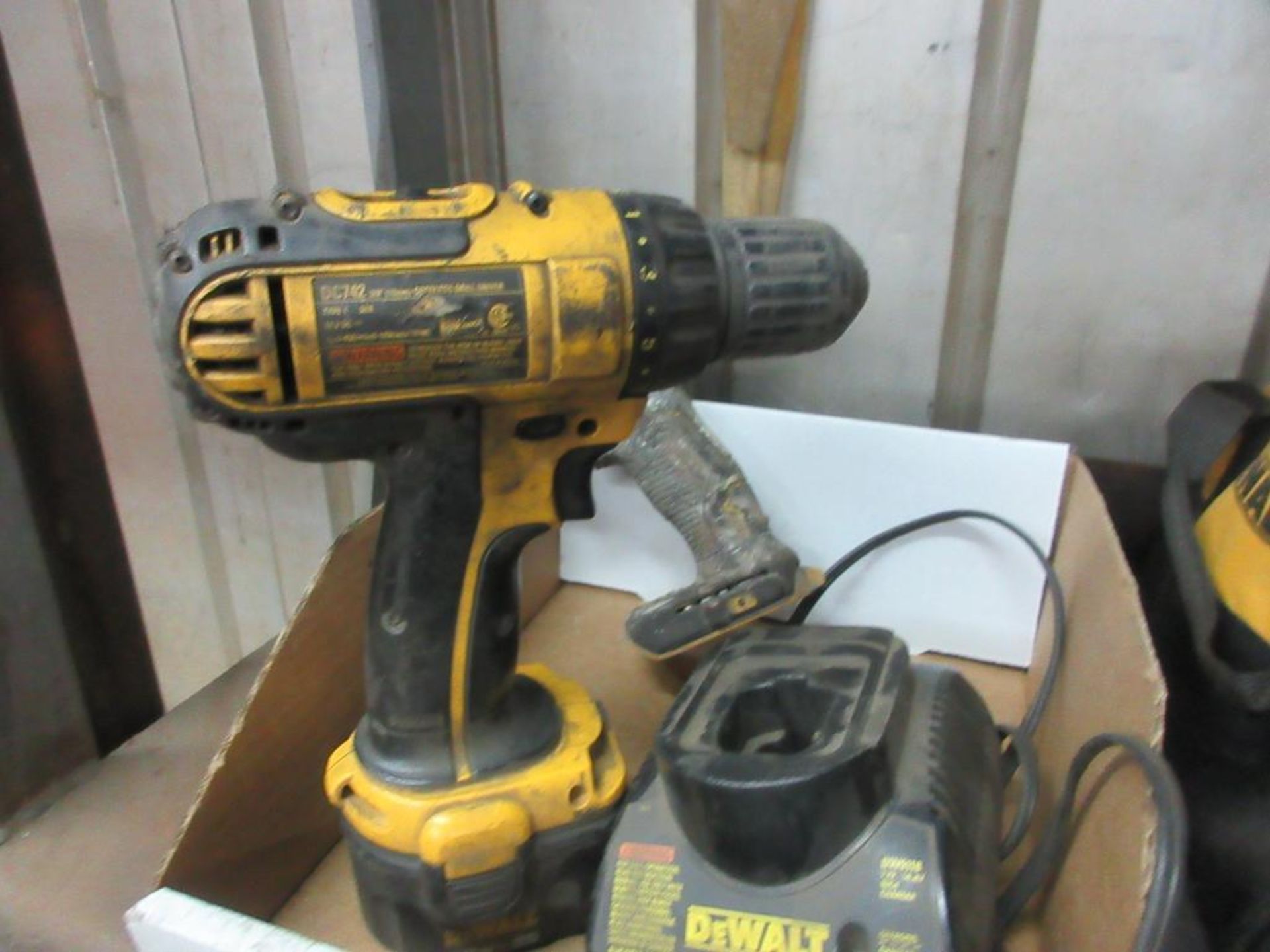 LOT OF DEWALT 20 VOLT CORDLESS DRILLS AND IMPACT DRIVERS (INCL 4 DRILLS, 2 DRIVERS, 6 BATTERIES, 4 C - Image 2 of 5