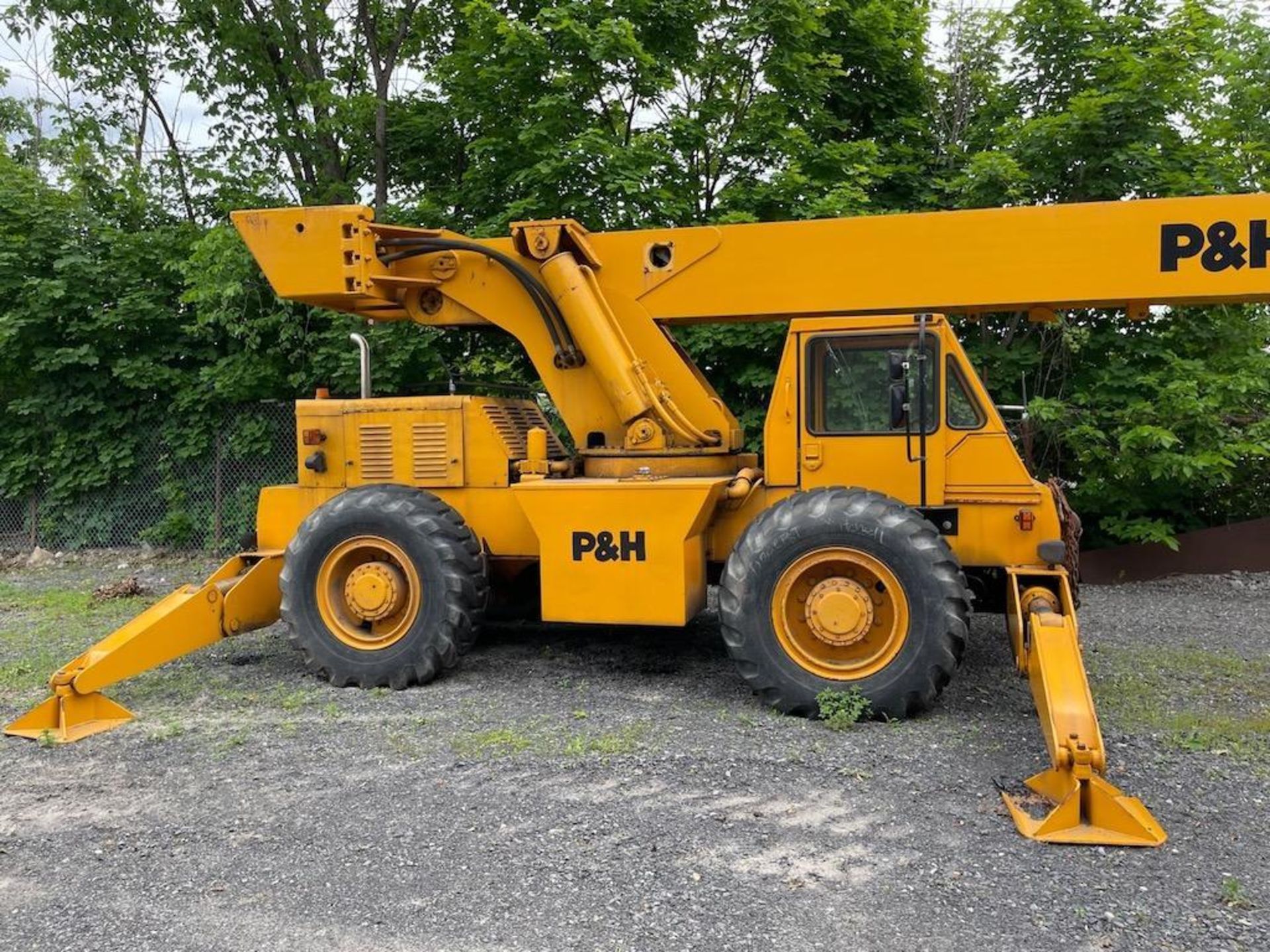 P&H MOBILE CRANE, MODEL R-200, 20 TON, HYDRAULIC, 28'10" - 64'10" BOOM, OUTRIGGERS, SN 29086 CLIENT
