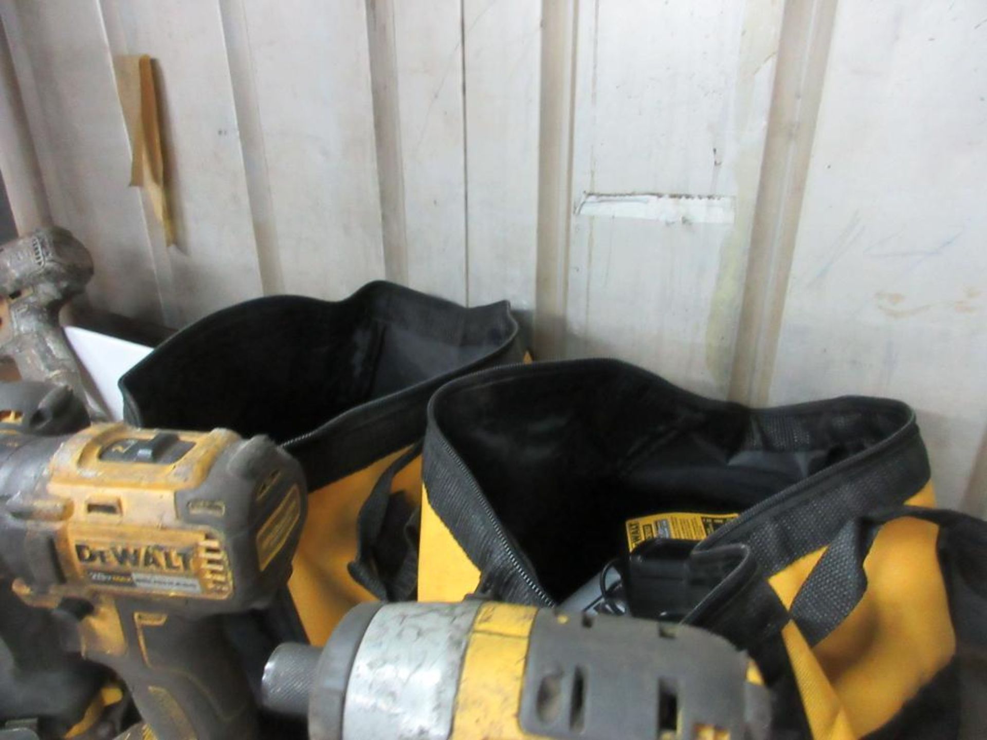 LOT OF DEWALT 20 VOLT CORDLESS DRILLS AND IMPACT DRIVERS (INCL 4 DRILLS, 2 DRIVERS, 6 BATTERIES, 4 C - Image 5 of 5