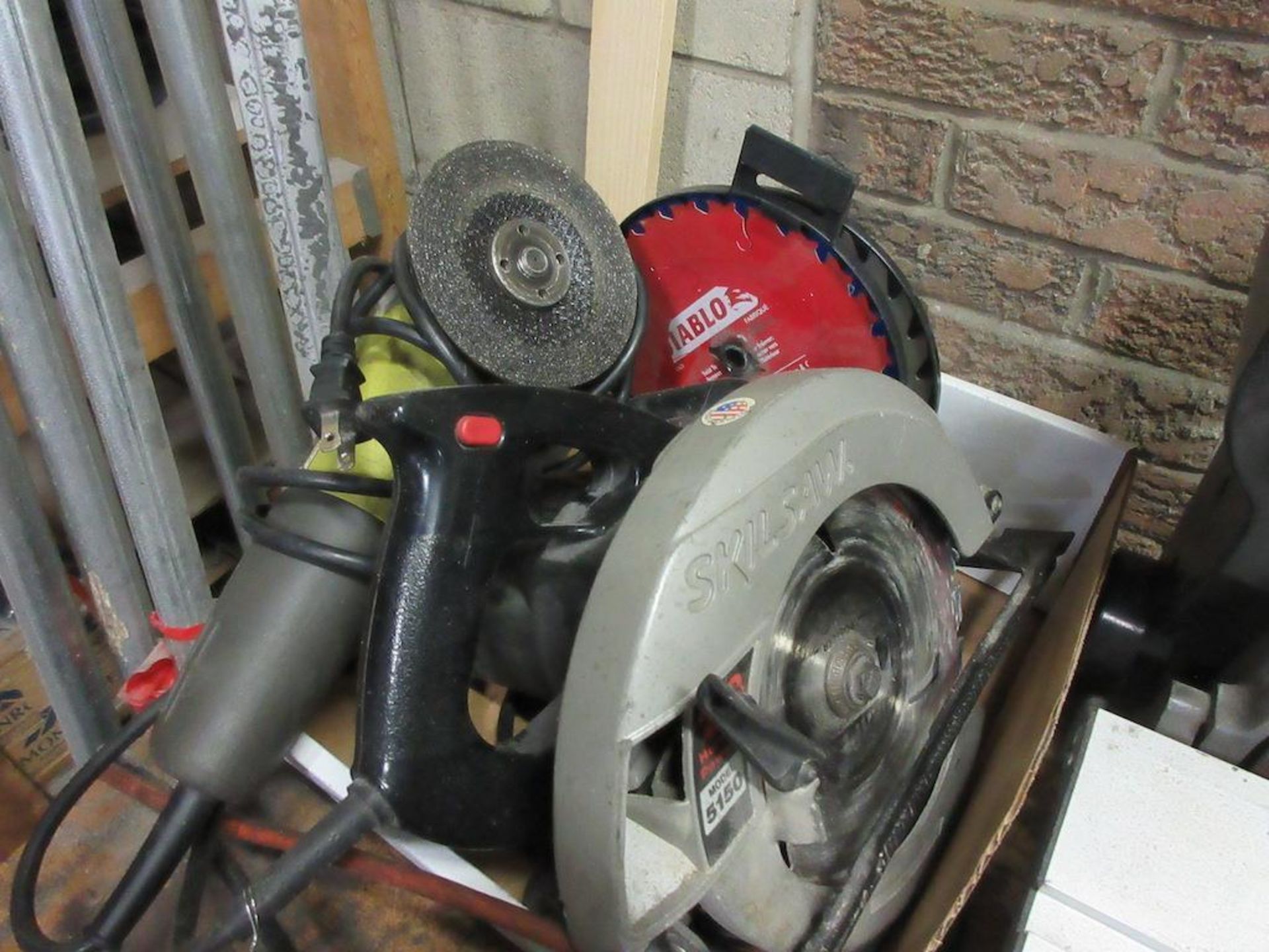 Lot power tools including: King canada 4' x 36" belt and 6" disc sander, Ryobi angle grinder, skilsa - Image 4 of 5
