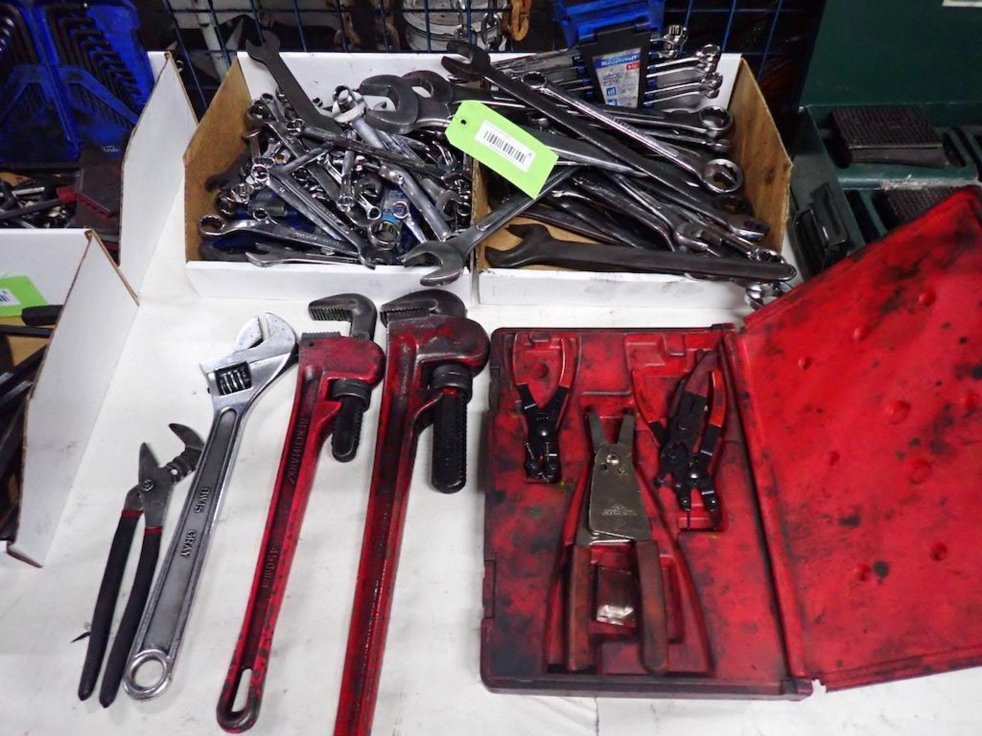 LOT COMBINATION PIPE & CRESCENT WRENCHES