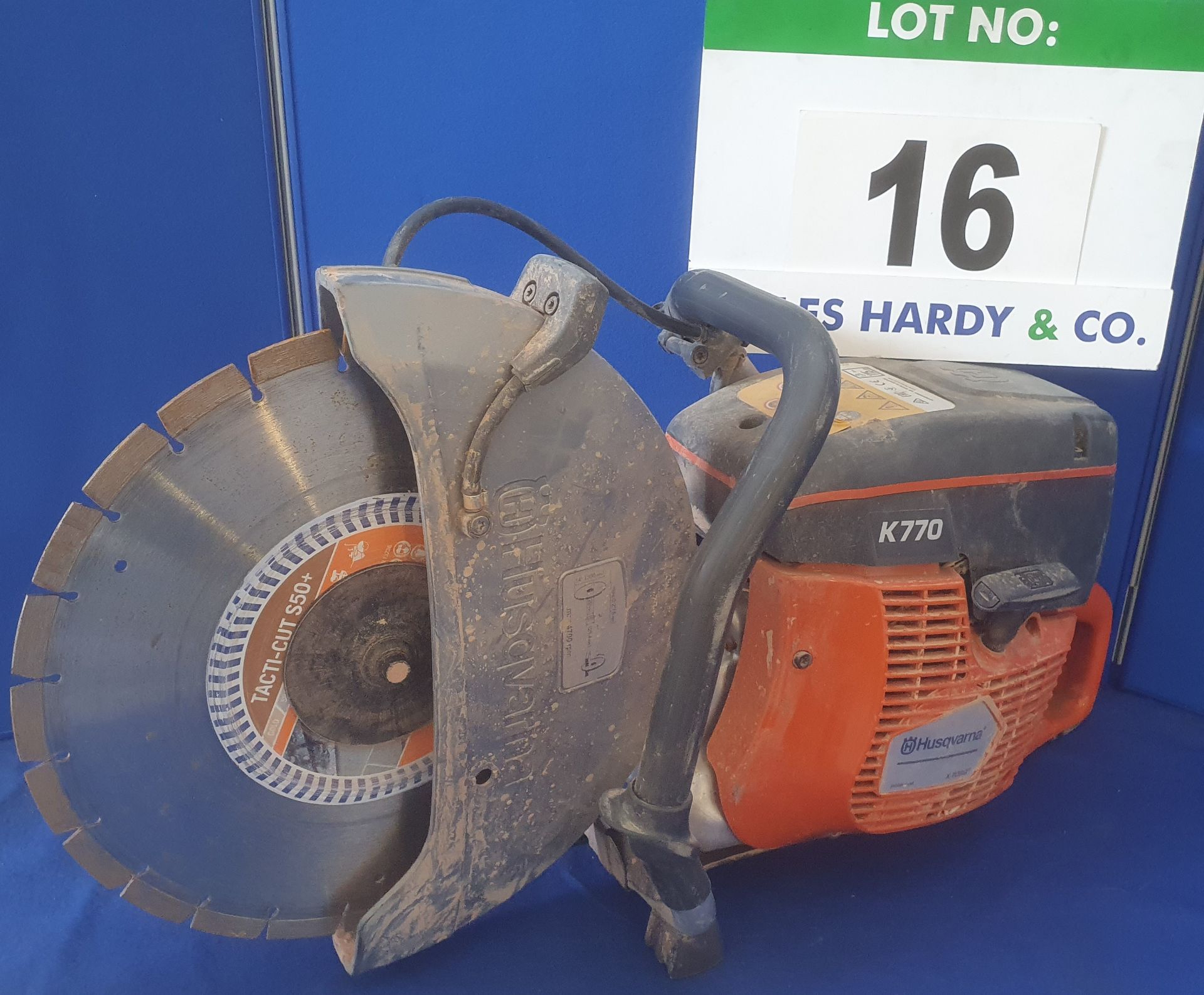 A HUSQVARNA K770 350mm Petrol Powered Hand Held Disc Cutter with Pressurised Coolant, Water Tank,