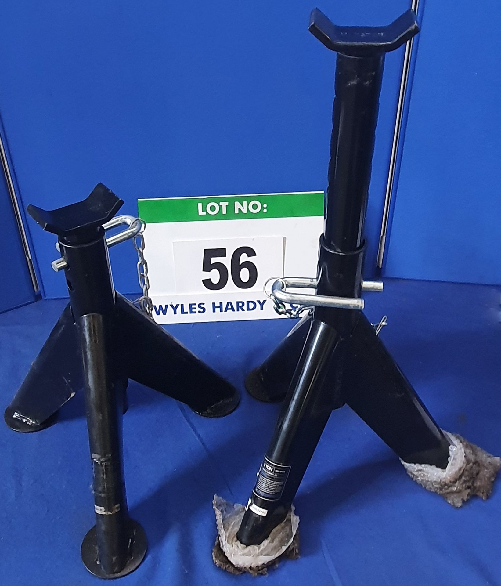 A Pair of SGS Model JS3 3000Kg capacity Axle Stands