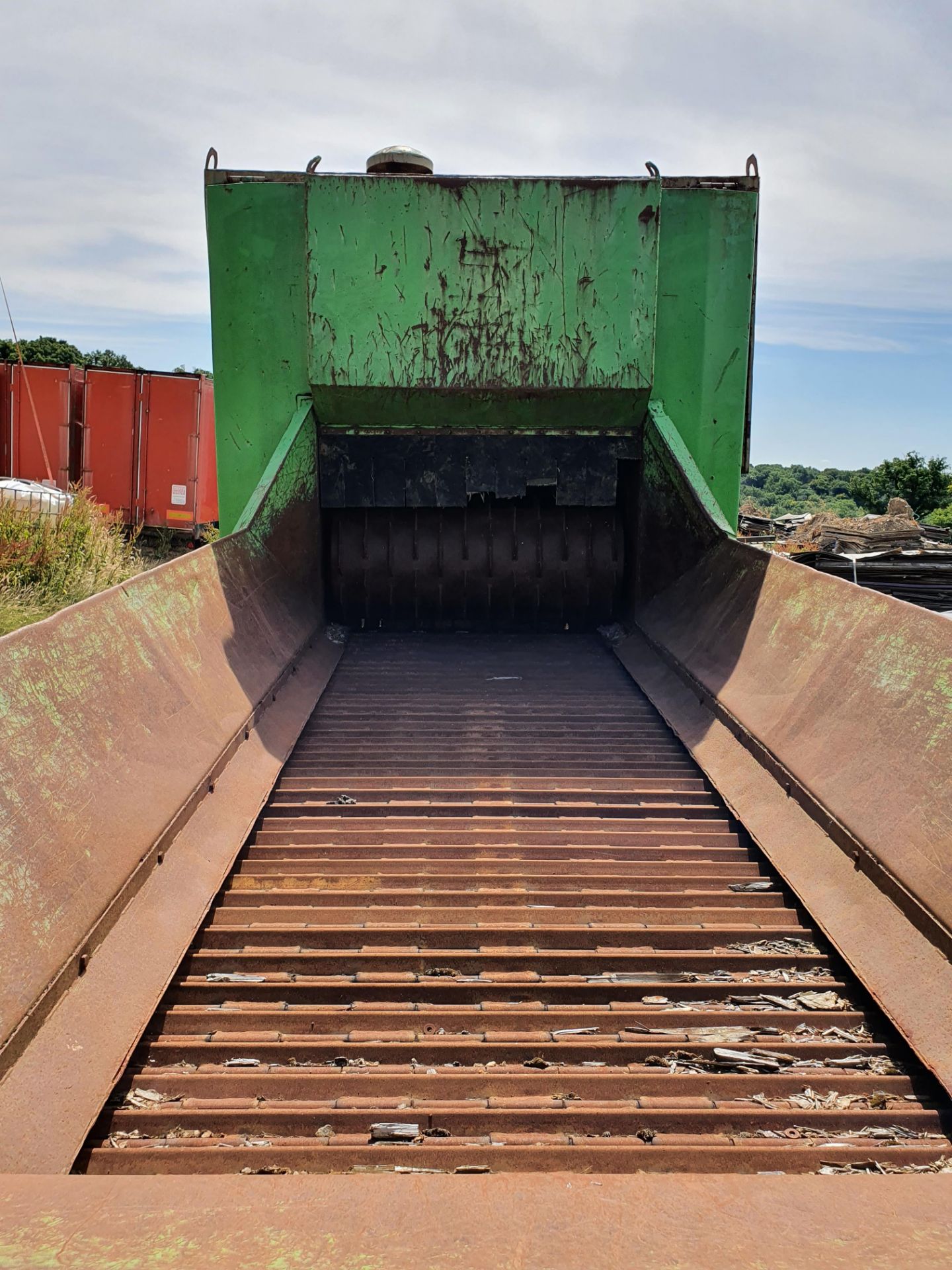 A WILLIBALD MZA3500 Mobile Towed Shredding Unit with Steel Feed Conveyor and Adjustable Inclined - Image 3 of 5