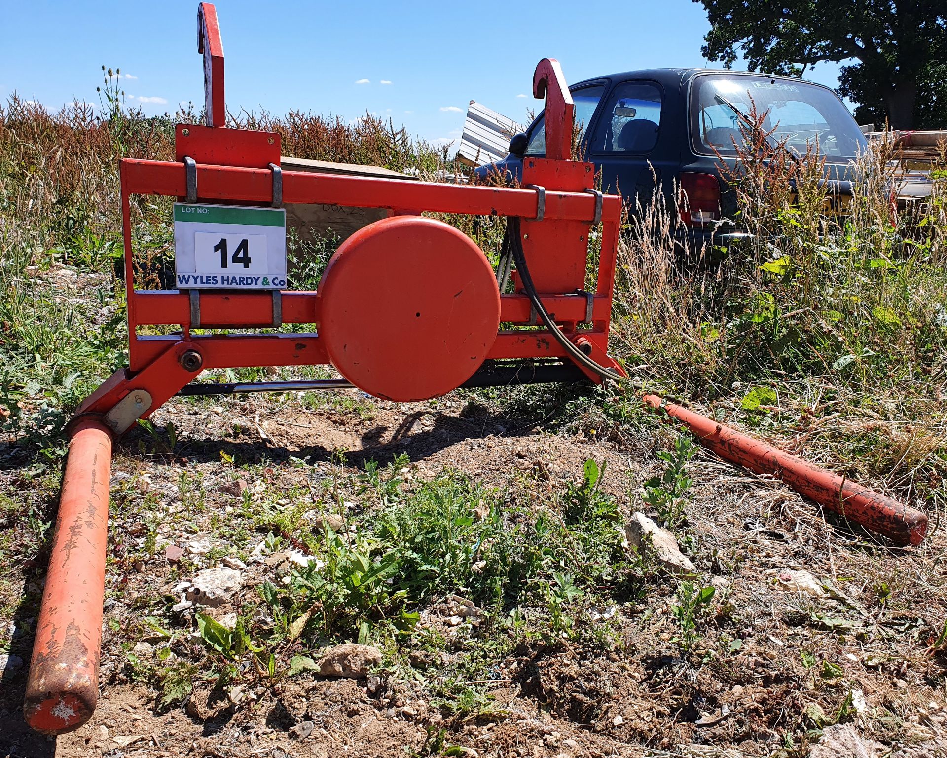 A BROWNS 1000Kg capacity Round Bale Handler