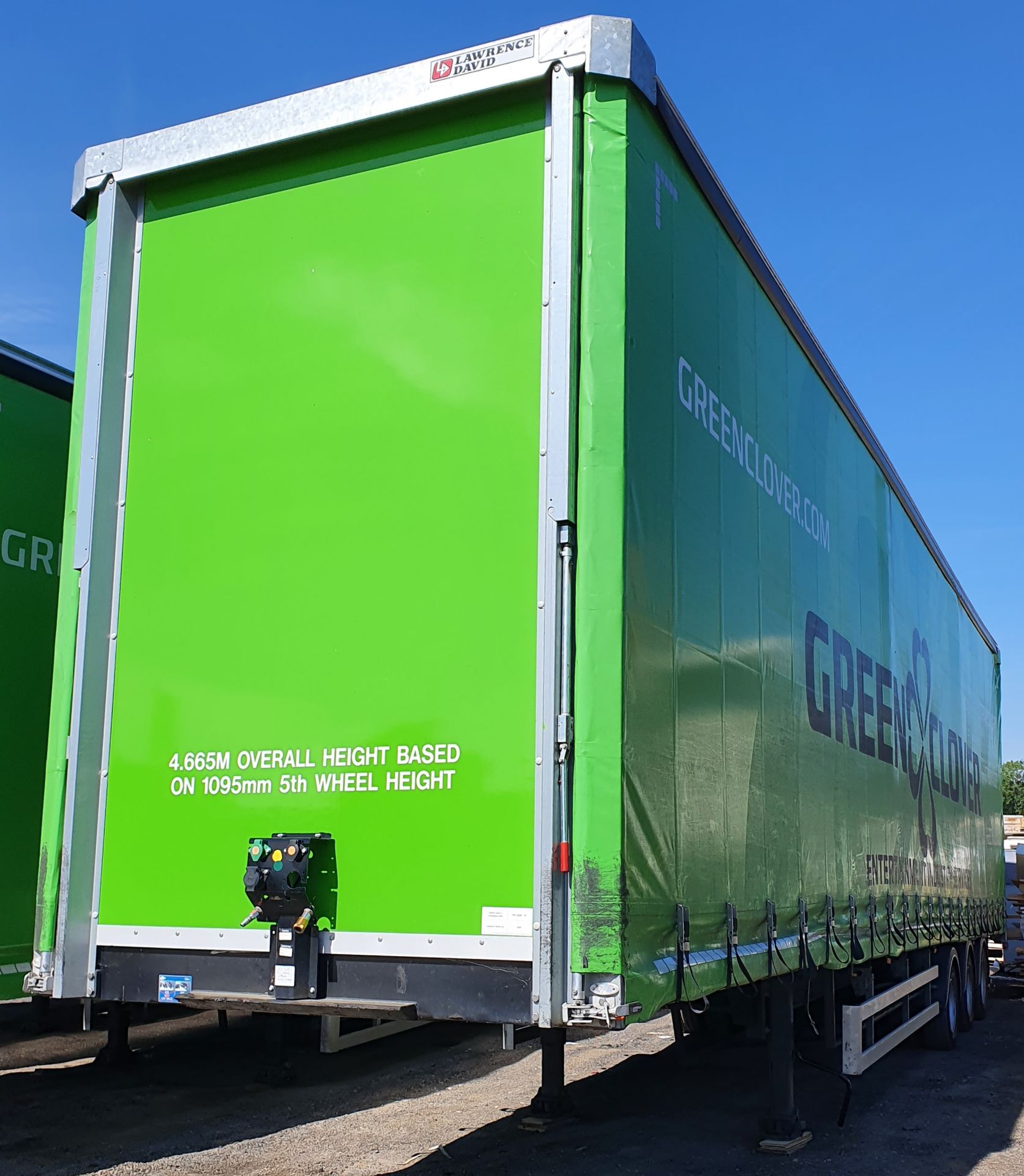 A LAWRENCE DAVID/SDC TRAILERS LTD Type LDLSDC04DA/4503 Tri-Axle Air Suspended 13.5M Curtain Side