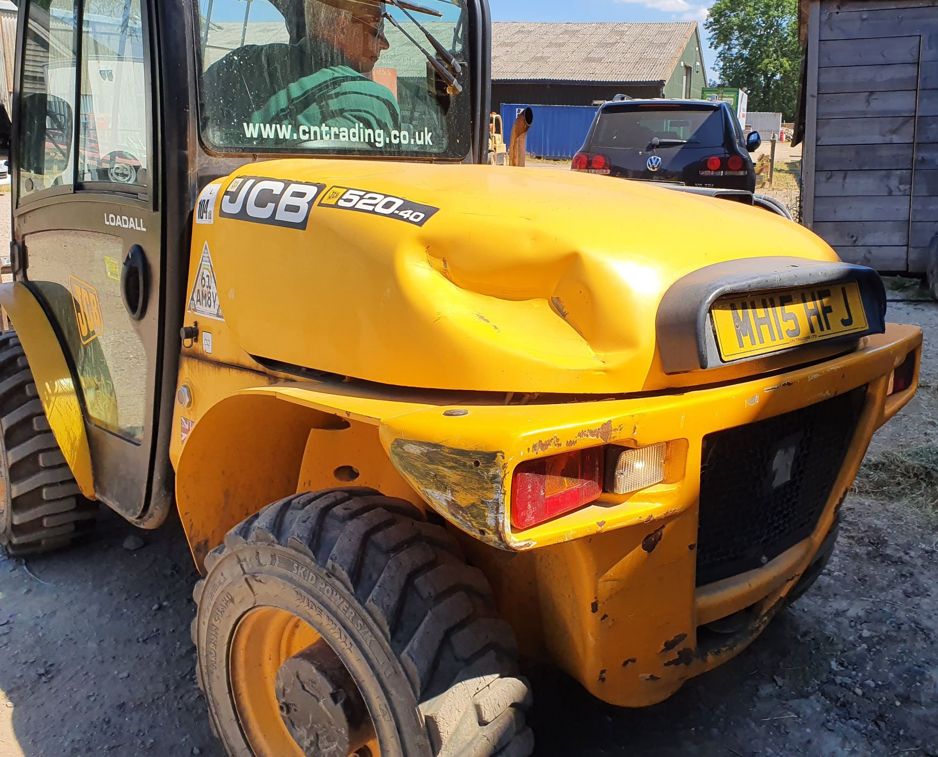 A JCB 520-40 Loadall 2000Kg capacity Telehandler, Serial No. 2314377 (2015) with fully enclosed - Image 4 of 5