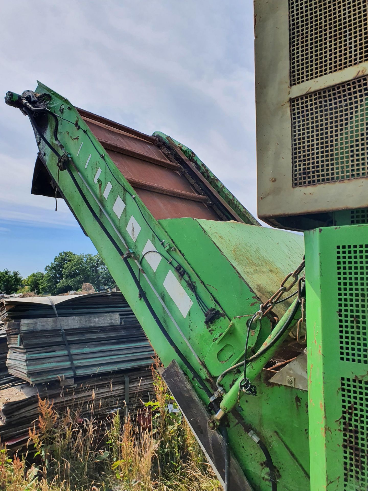 A WILLIBALD MZA3500 Mobile Towed Shredding Unit with Steel Feed Conveyor and Adjustable Inclined - Image 4 of 5