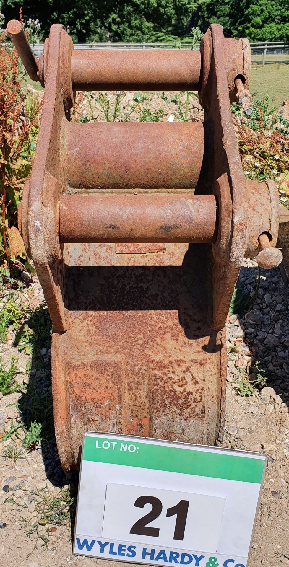 A 10 inch Digging Bucket on 60mm Pins