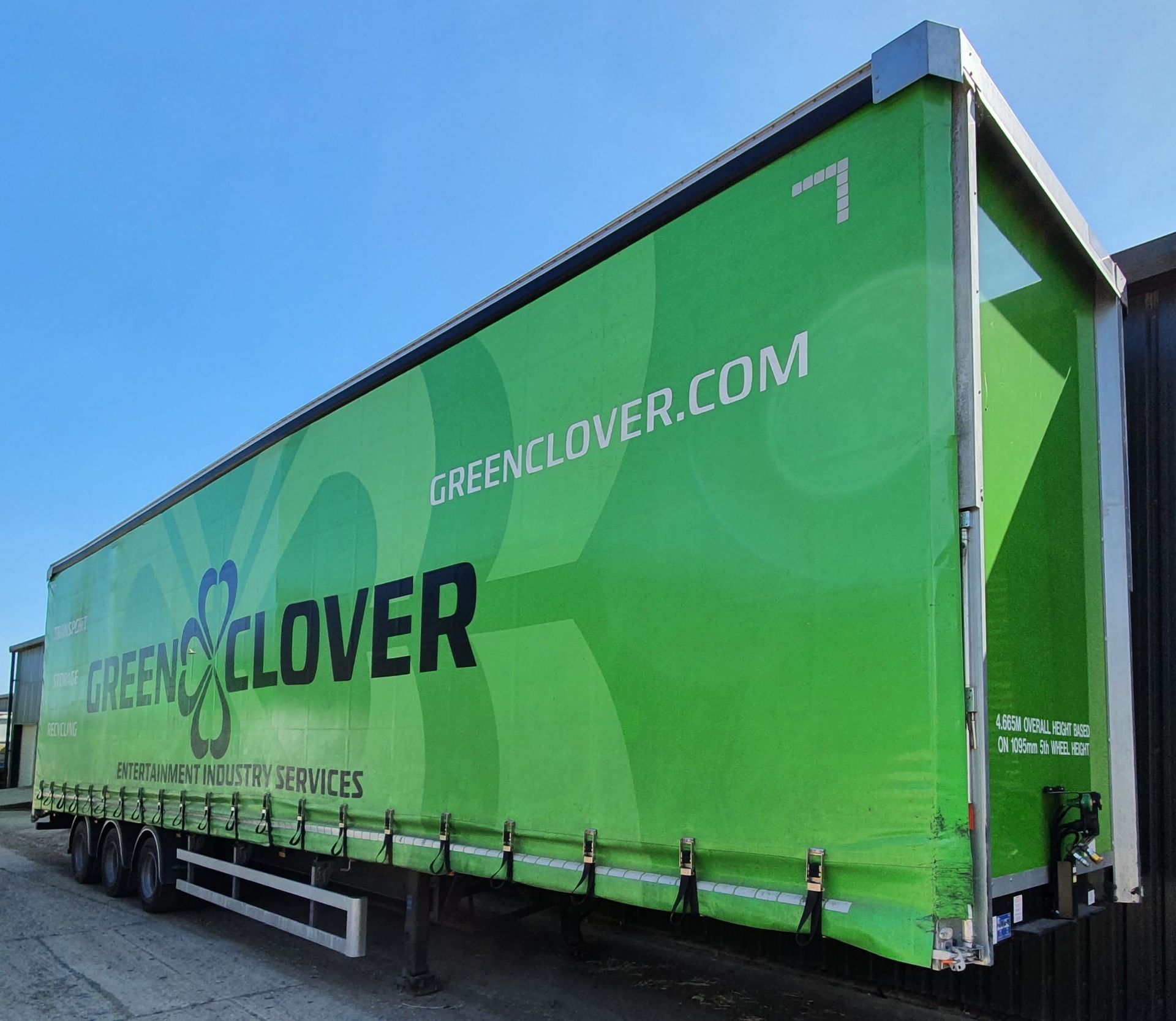 A LAWRENCE DAVID/SDC TRAILERS LTD Type LDLSDC04DA/4503 Tri-Axle Air Suspended 13.5M Curtain Side