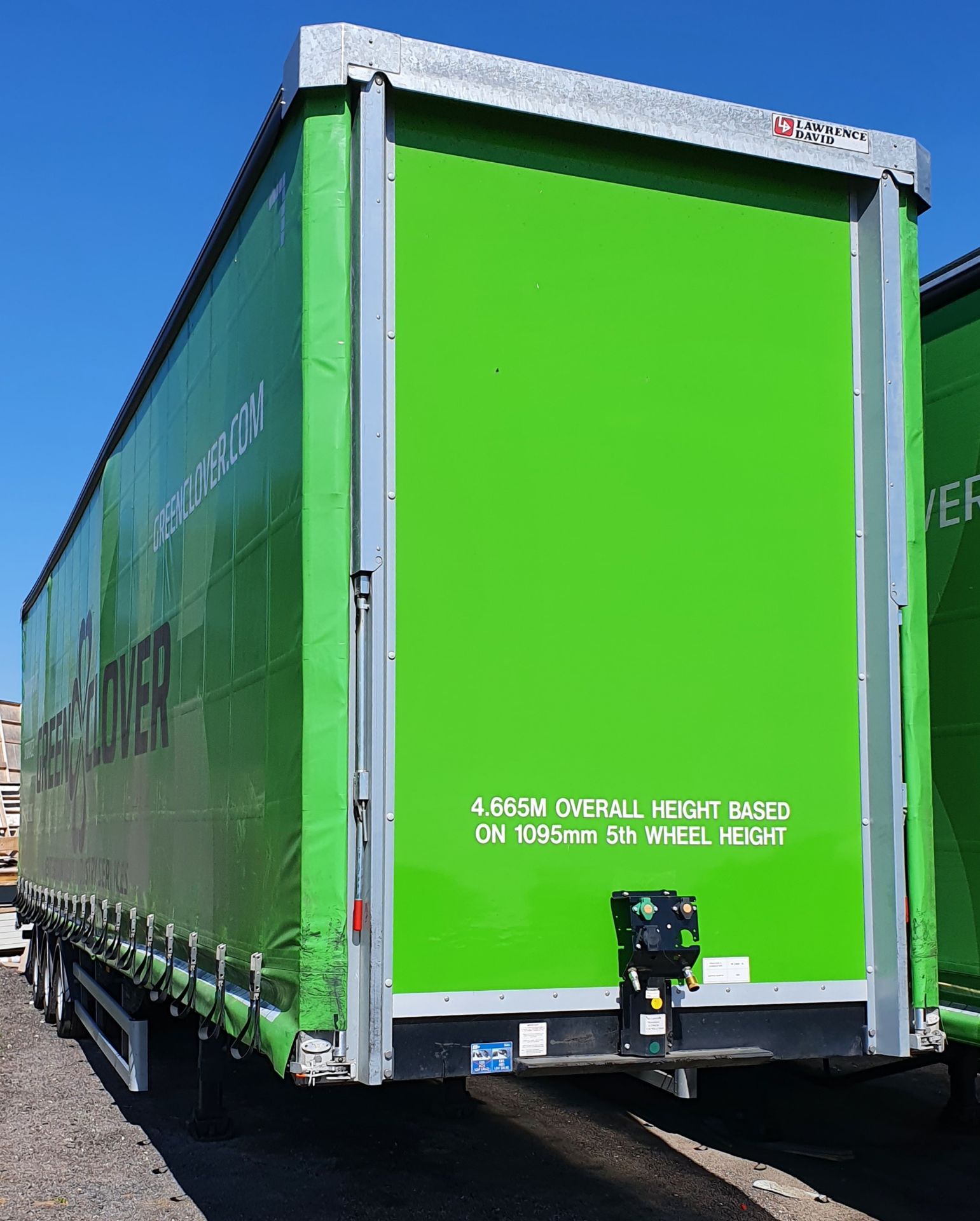 A LAWRENCE DAVID/SDC TRAILERS LTD Type LDLSDC04DA/4503 Tri-Axle Air Suspended 13.5M Curtain Side