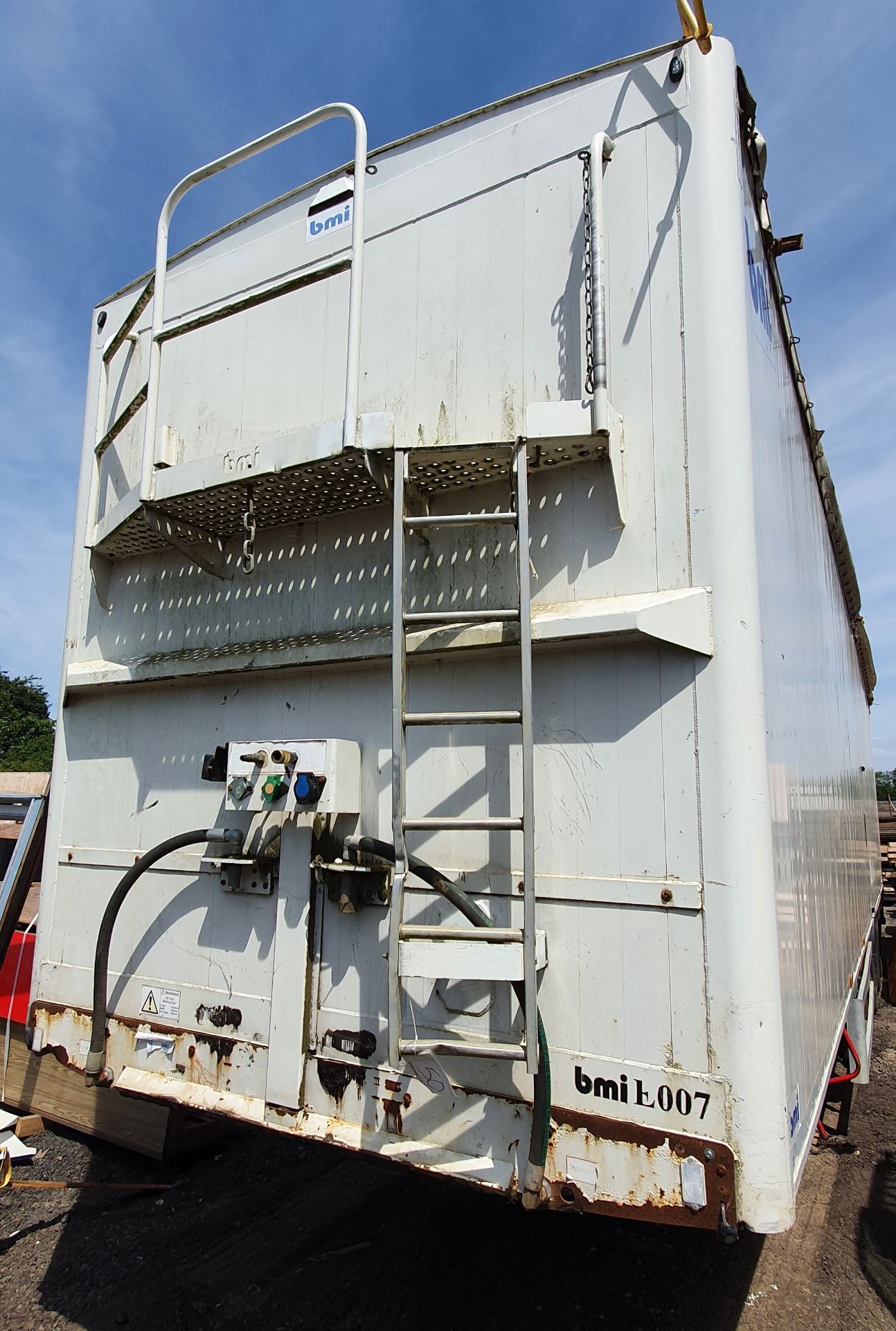 A BMI TRAILERS LTD Model AW125 13.5M Tri Axle 125 cu yd Open Box Trailer, Chassis No. - Image 3 of 7