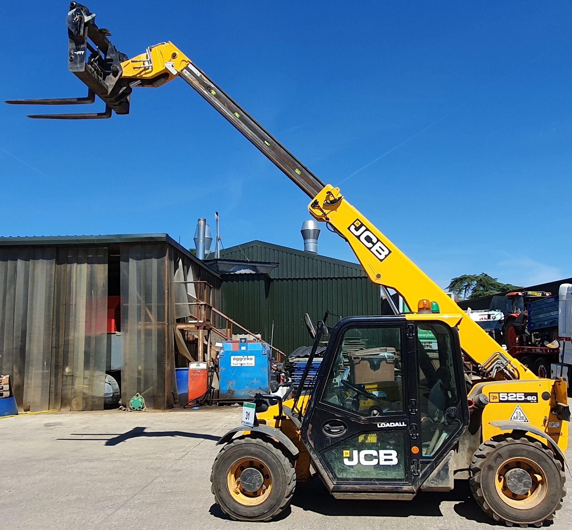 A JCB 525-60 Hi Viz Loadall 2500Kg capacity Telehandler, Serial No. JCB5A41RVH2458252 (2015) with - Image 4 of 6