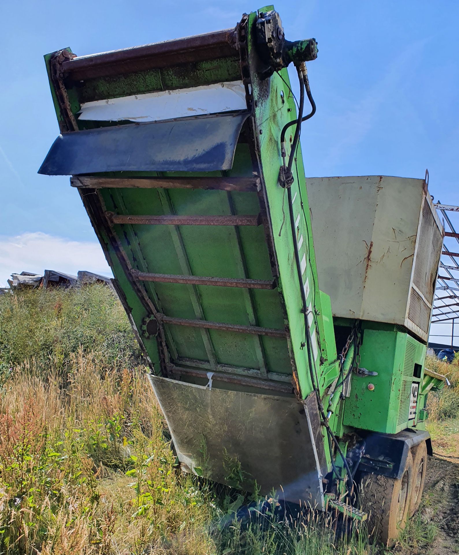 A WILLIBALD MZA3500 Mobile Towed Shredding Unit with Steel Feed Conveyor and Adjustable Inclined - Image 2 of 5