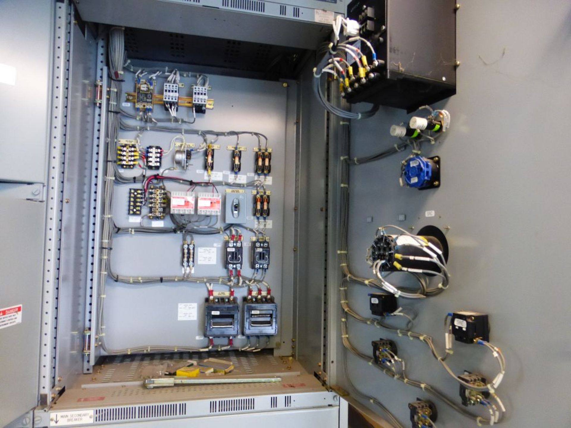 GE AKD-8 Switchgear - Removed from Service January 2022 | Includes: (6) GE Low Voltage Power Circuit - Image 14 of 18