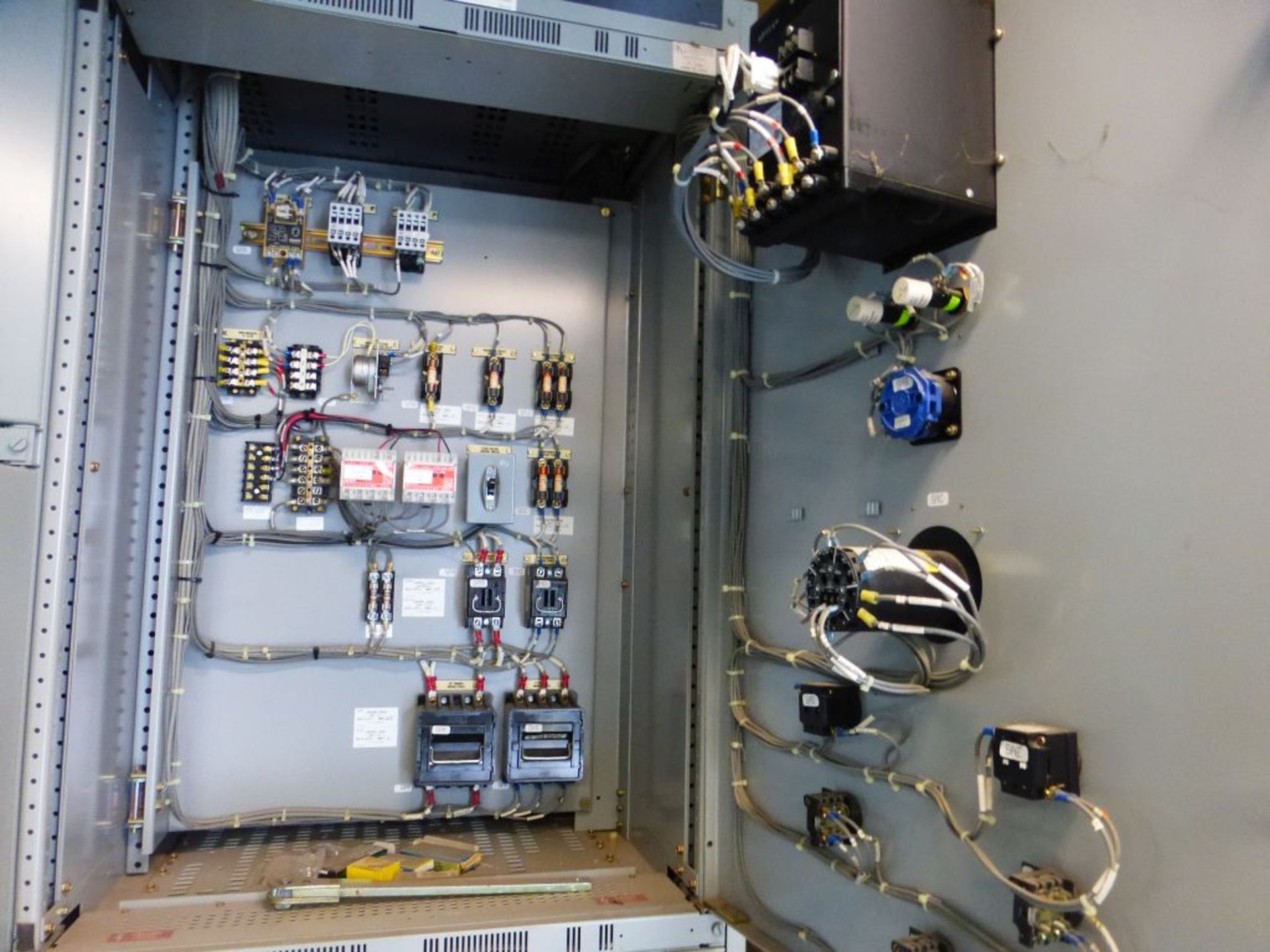 GE AKD-8 Switchgear - Removed from Service January 2022 | Includes: (6) GE Low Voltage Power Circuit - Image 13 of 18