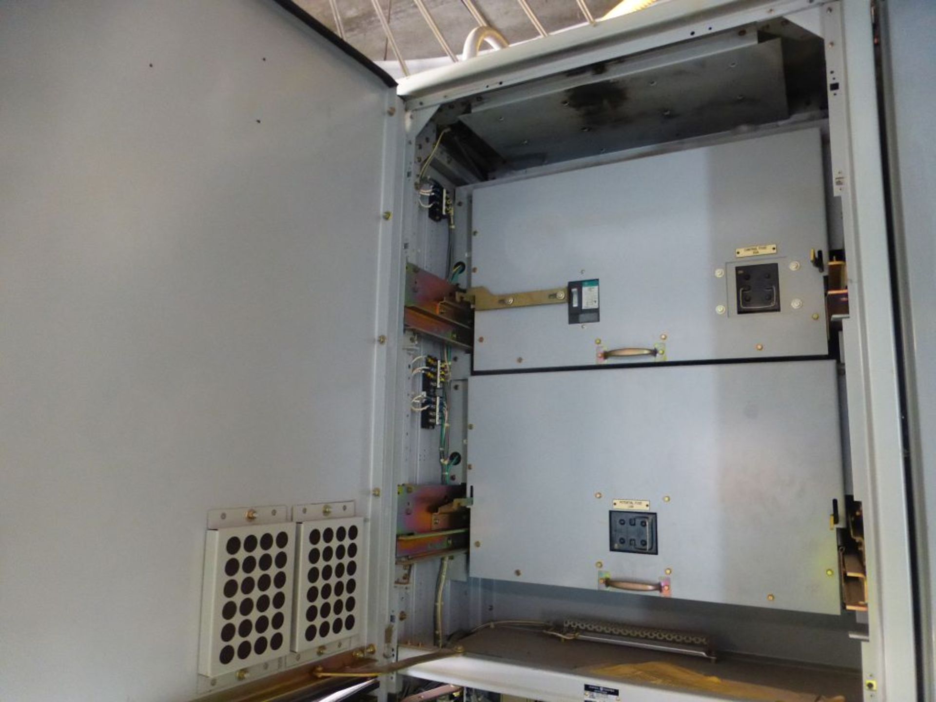 GE Powervac Switchgear - Removed from Service January 2022 | Includes: 1200A Vac Breaker, Type: - Image 4 of 8