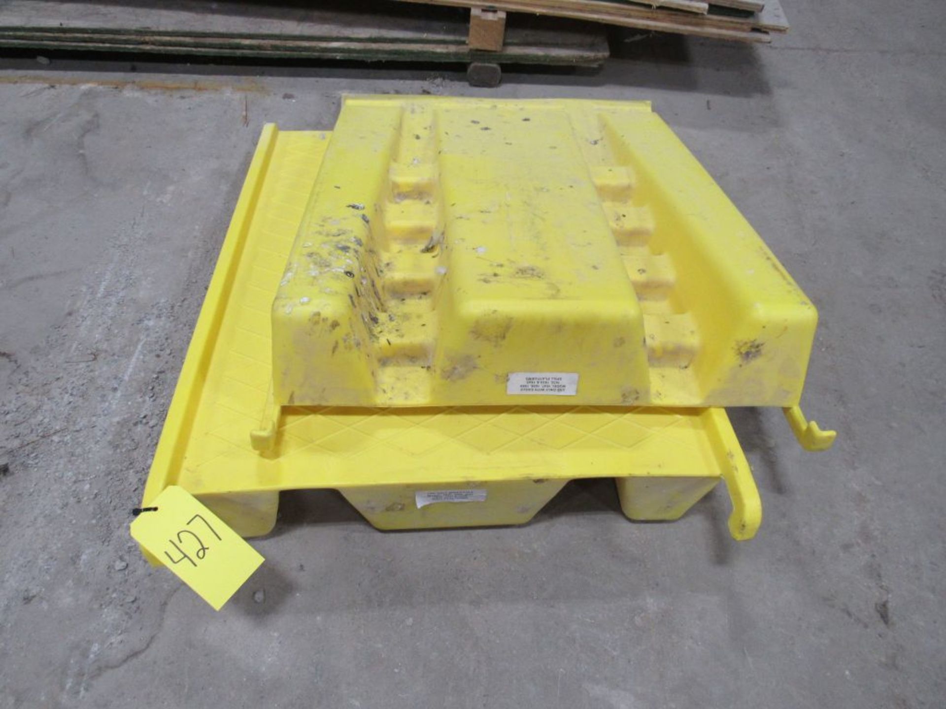 Pair of Spill Platforms | Tag: 231427