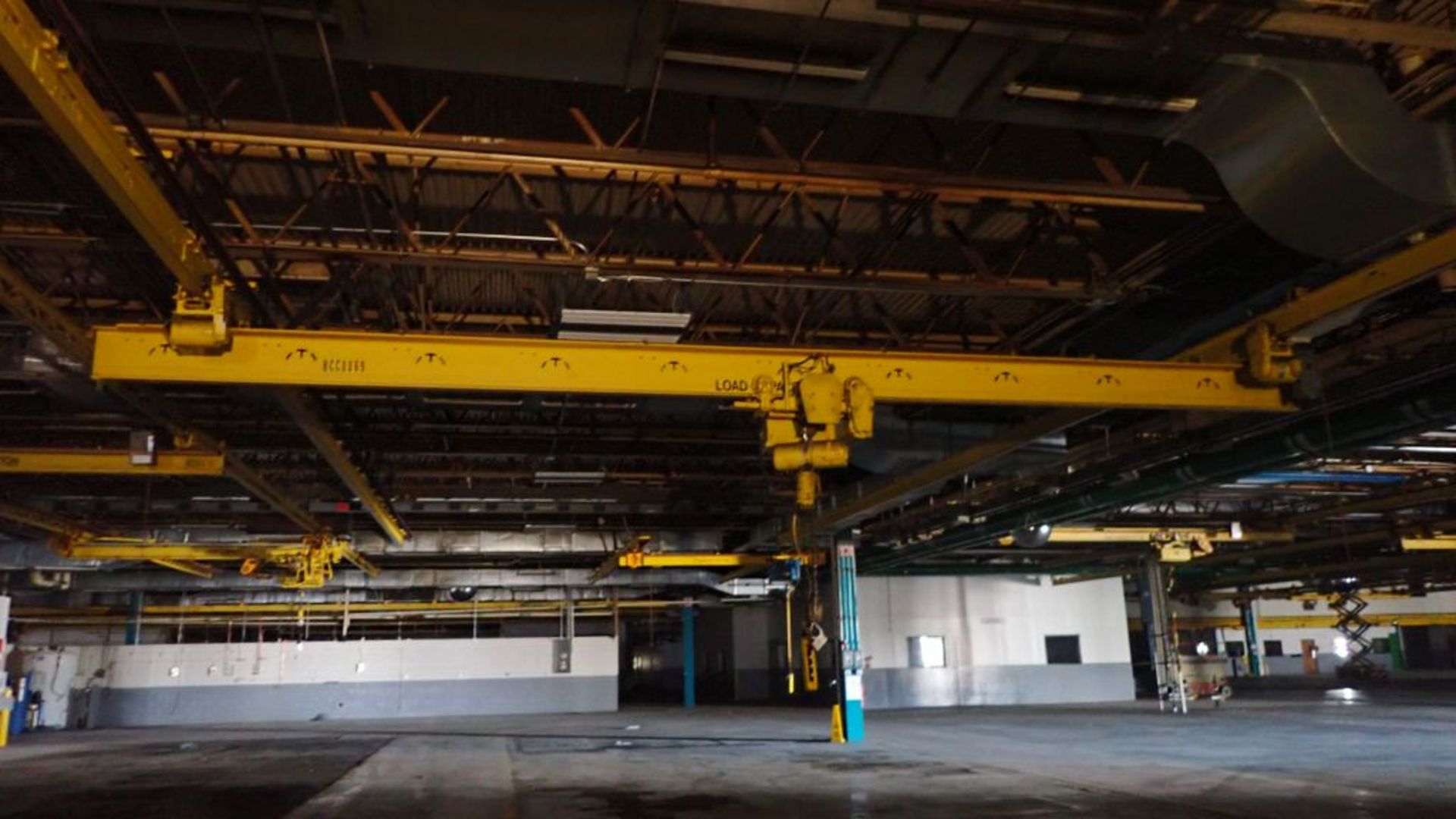 Lot of (8) P&H Overhead Cranes | (2) 1/2 Ton Load Capacity, Load Bar Span: 30', Includes: Trolly and - Image 16 of 30