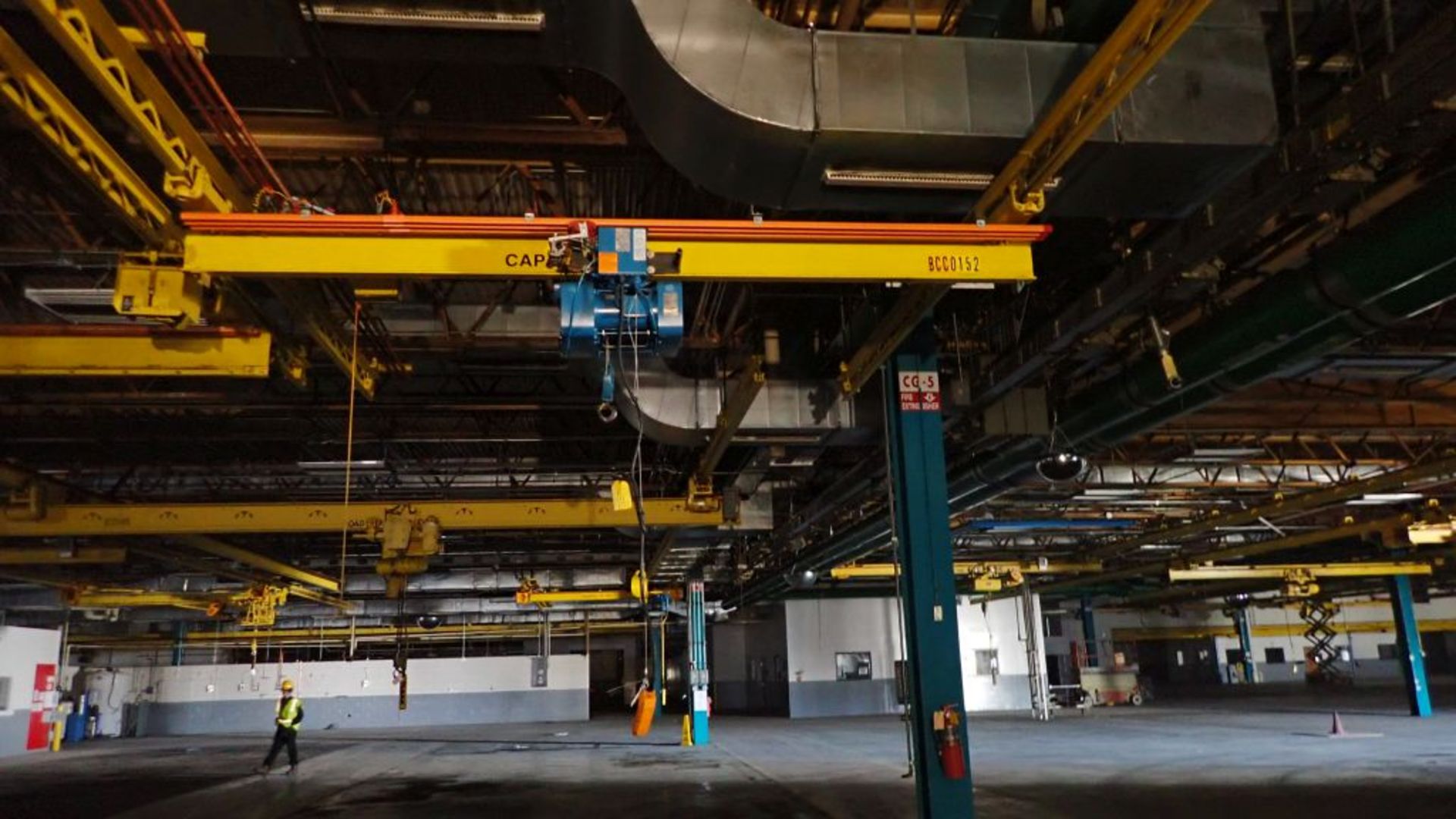 Lot of (8) P&H Overhead Cranes | (2) 1/2 Ton Load Capacity, Load Bar Span: 30', Includes: Trolly and - Image 9 of 30