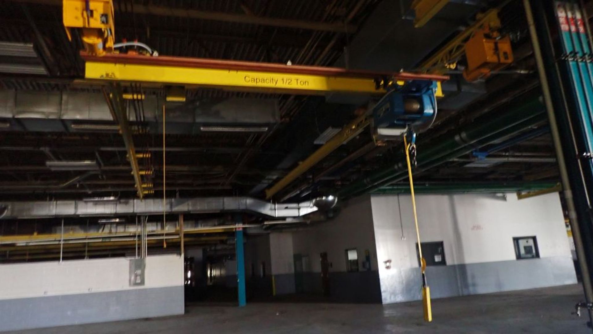 Lot of (8) P&H Overhead Cranes | (2) 1/2 Ton Load Capacity, Load Bar Span: 30', Includes: Trolly and - Image 27 of 30