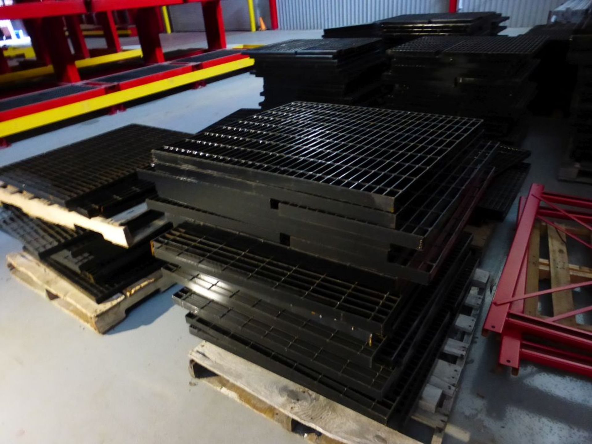 Lot of Cantilever Racking | Includes: (43) 3'L Arms; (2) Upright Bracers; (16) Pallets of Metal - Image 7 of 10