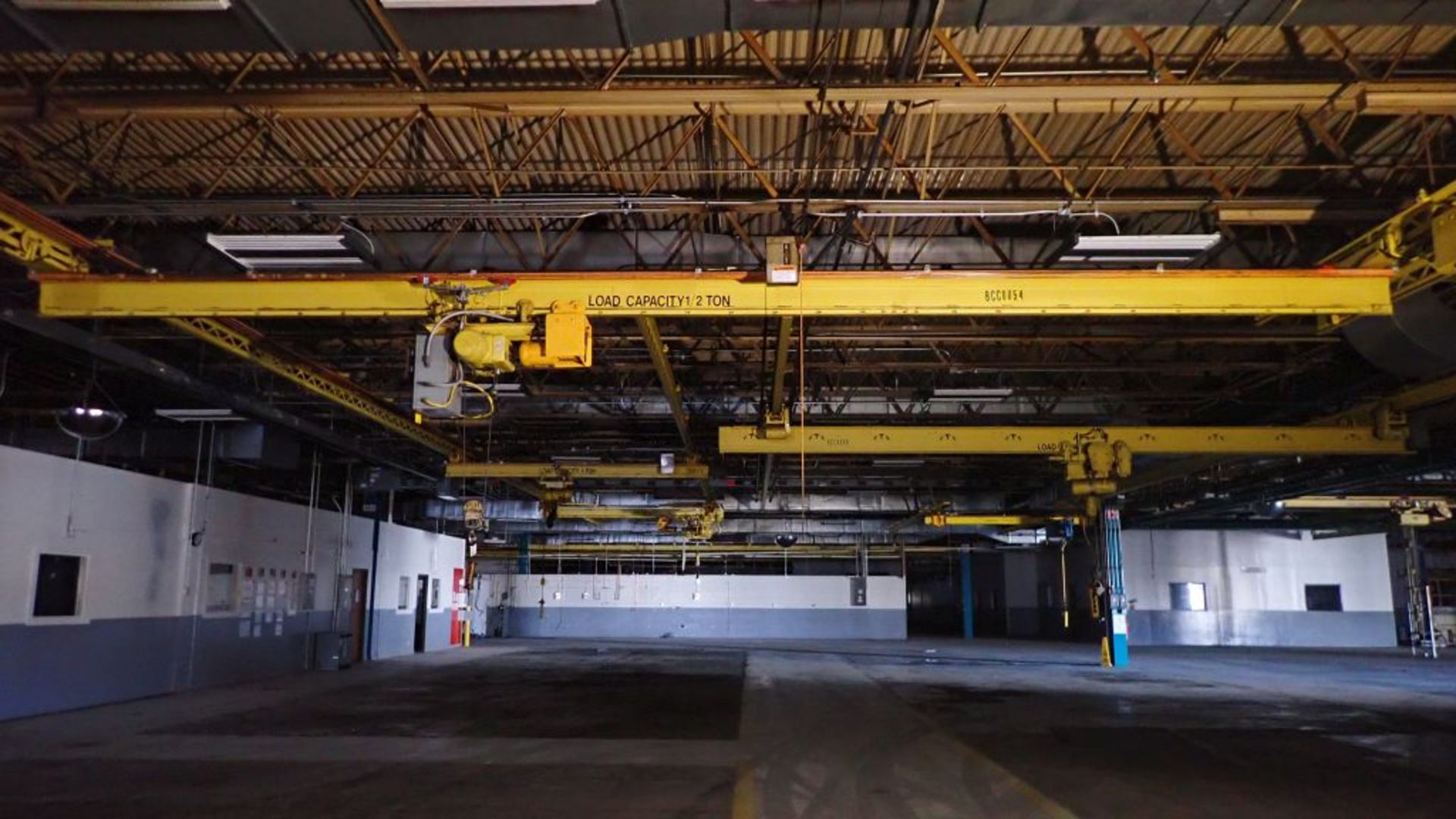 Lot of (8) P&H Overhead Cranes | (2) 1/2 Ton Load Capacity, Load Bar Span: 30', Includes: Trolly and - Image 12 of 30