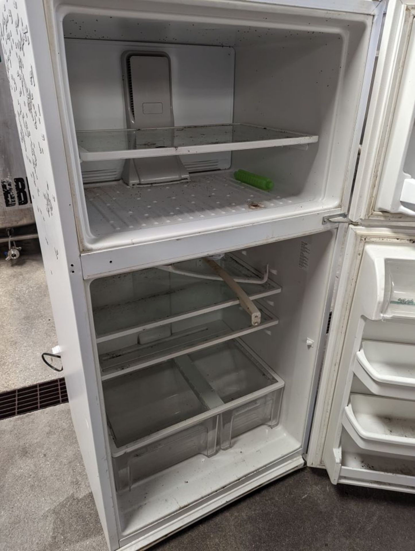 Whirlpool Refrigerator | Tag: 232534 - Image 6 of 8