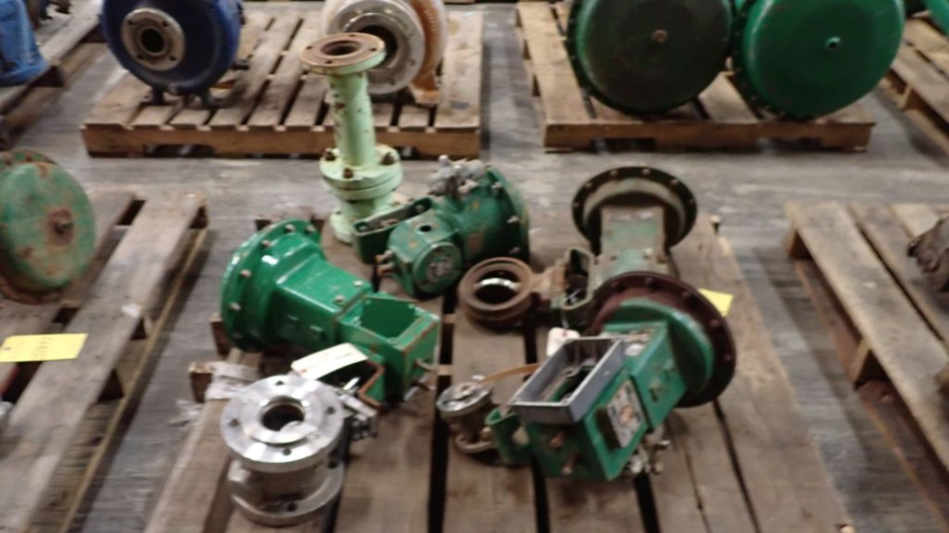 Lot of (4) Fisher Valves | 3" WCB V150 w/2052 Size 1 Actuator; 3" SS V150 w/1052 Size 33 Actuator; - Image 2 of 23