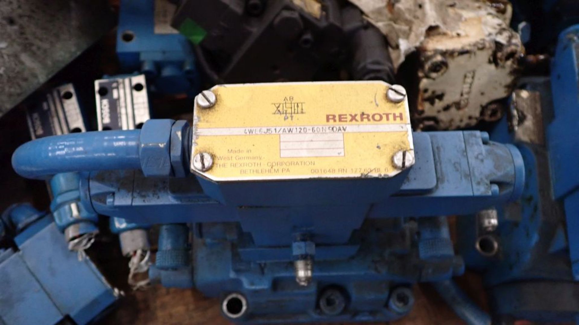 Lot of Assorted Pneumatic Valves | Brands Include: Rexroth; Bosch; Racine; Tag: 233015 - Image 4 of 31
