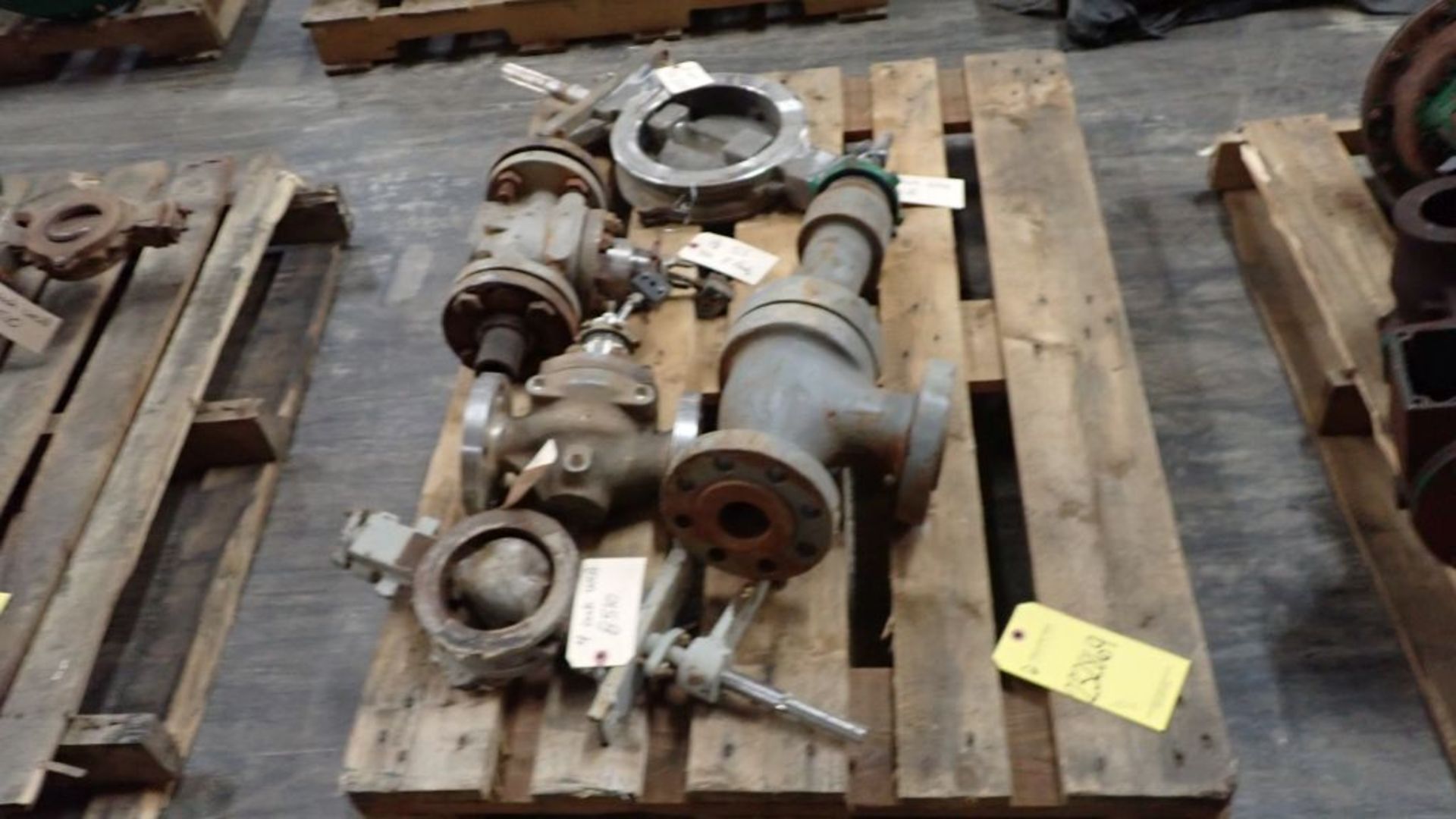 Lot of (5) Fisher Valves | 8" SS 8550; 2" 600 WCB; (2) 1-1/2" SS 300 E-Body; 4" WCB 8510; Tag: