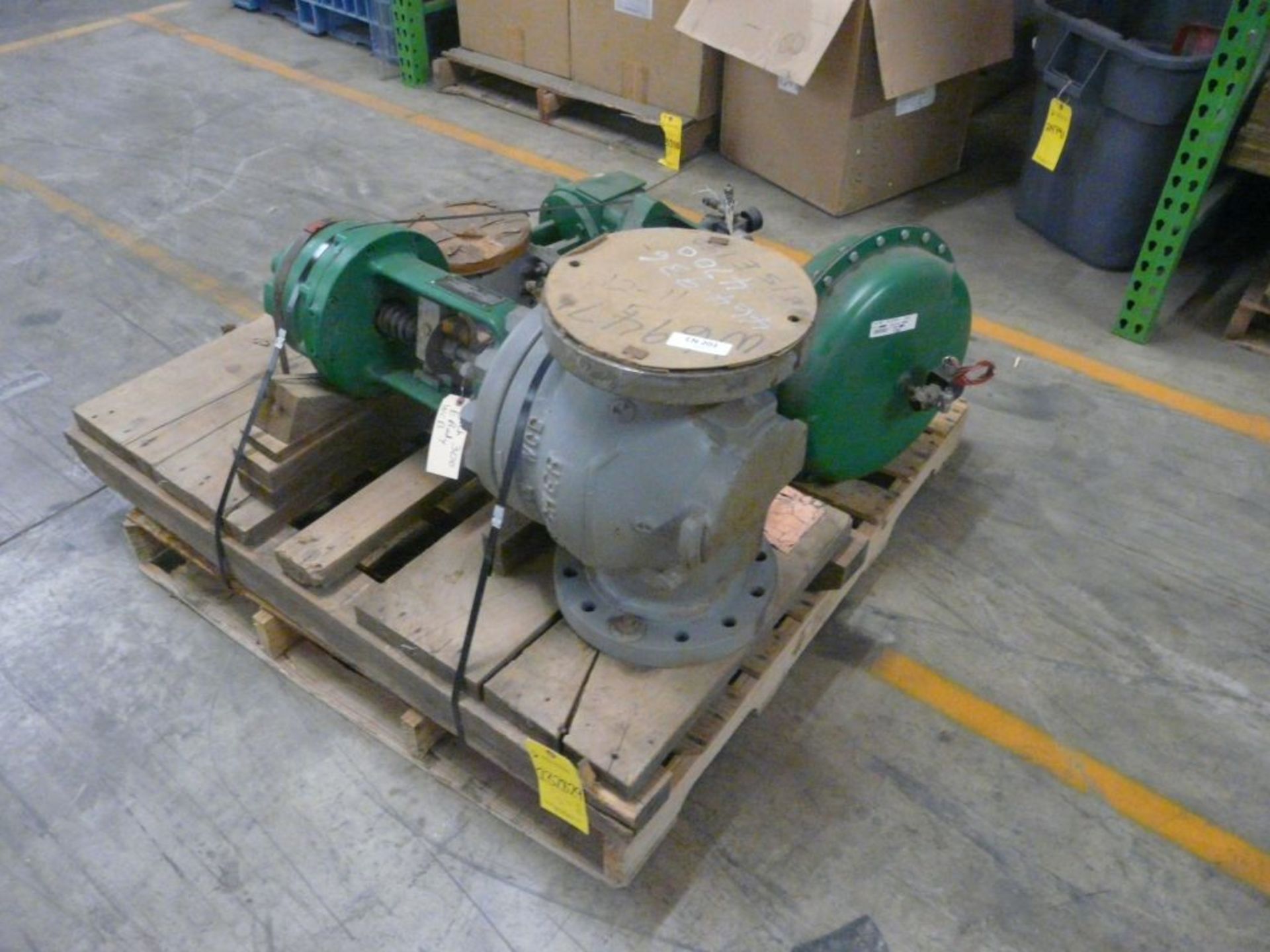 Lot of (2) Fisher Valves | 6" 300 E-Body WCB; 6" SS V150 w/1052 Size 60 Actuator; Tag: 232829 - Image 2 of 6