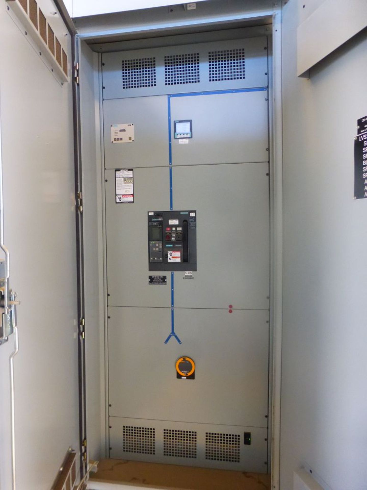 Siemens Switchgear - 4000A Breaker Suitable for Service Entrance | Lot Loading Fee: $500 | Main - Image 15 of 42