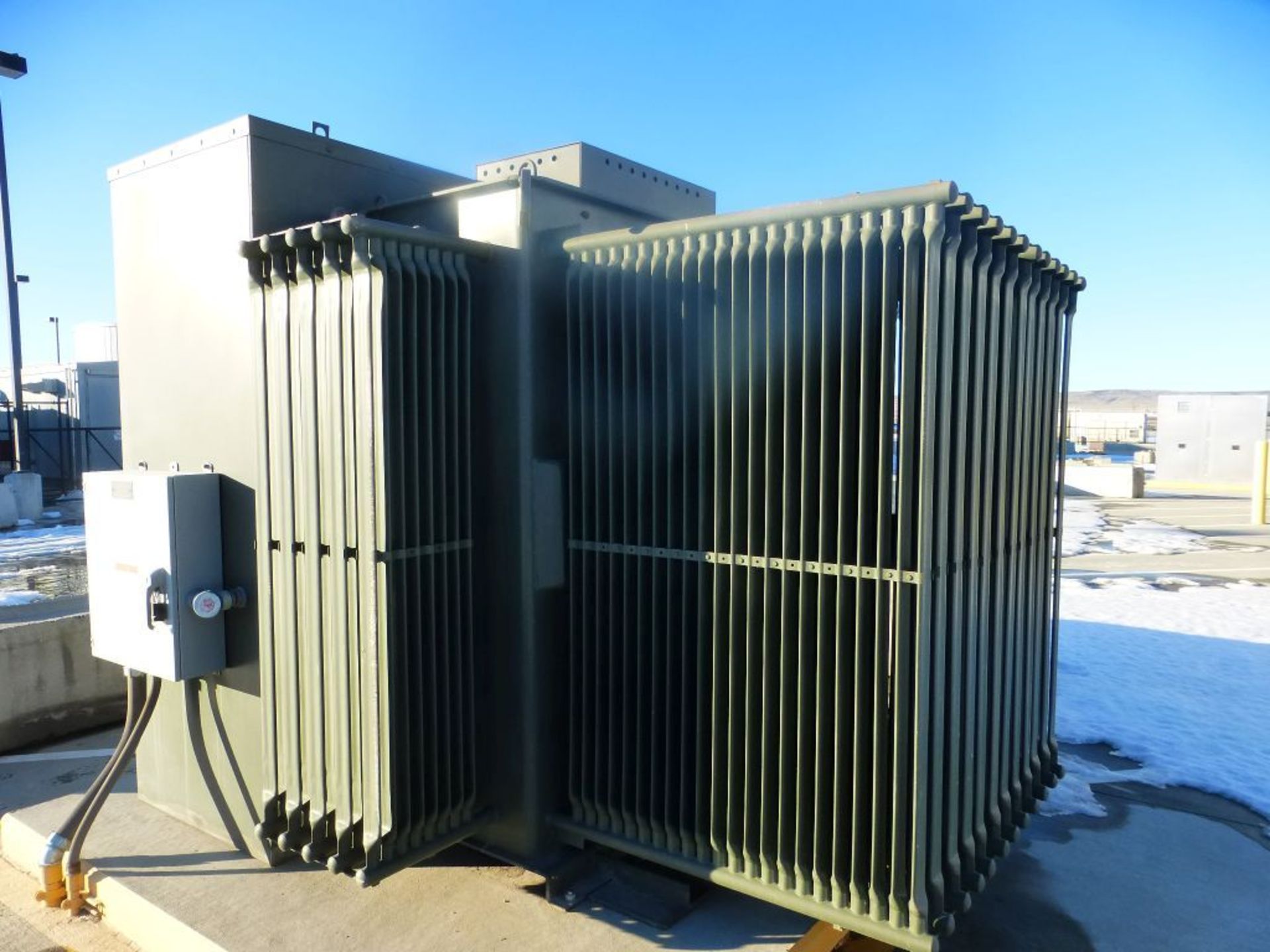 Siemens 3000/3360 KVA Padmount Transformer | Lot Loading Fee: $500 | HV: 13,200; LV: 480Y/277; - Image 3 of 7