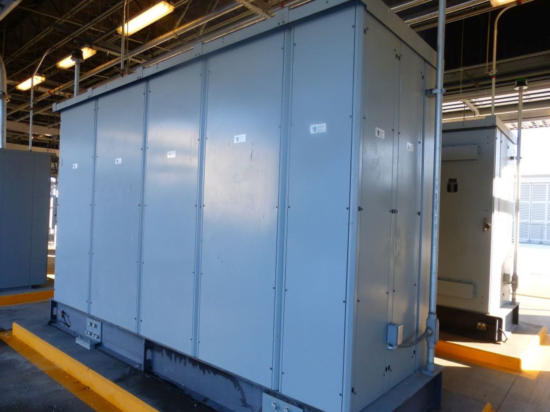 Siemens Switchgear - 4000A Main Lugs Only with 2-Sections of Distribution | Lot Loading Fee: $ - Image 3 of 31