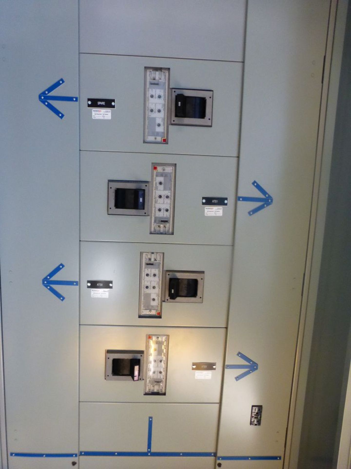 Siemens Switchgear - 4000A Main Lugs Only with 2-Sections of Distribution | Lot Loading Fee: $ - Image 20 of 31