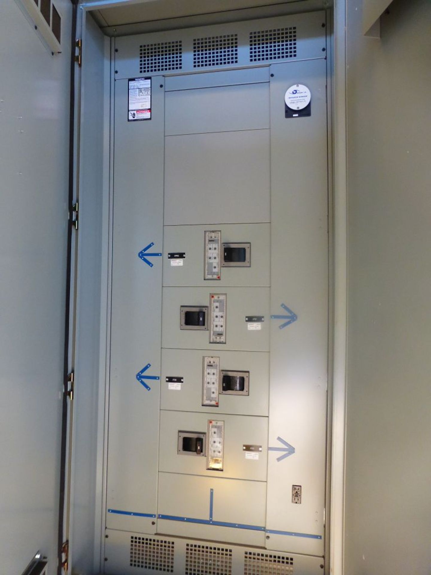 Siemens Switchgear - 4000A Main Lugs Only with 2-Sections of Distribution | Lot Loading Fee: $ - Image 19 of 31