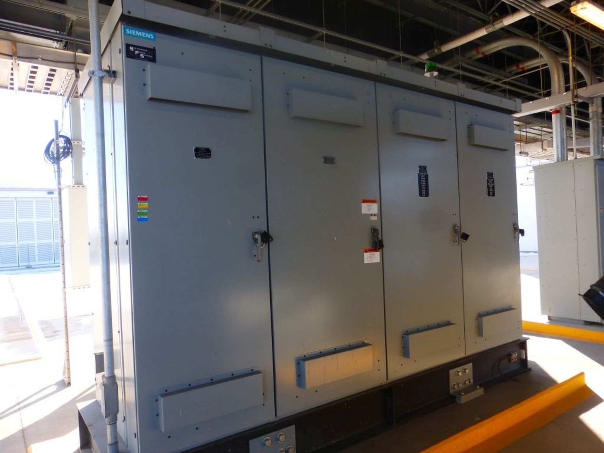 Siemens Switchgear - 4000A Breaker Suitable for Service Entrance | Lot Loading Fee: $500 | Main - Image 2 of 42