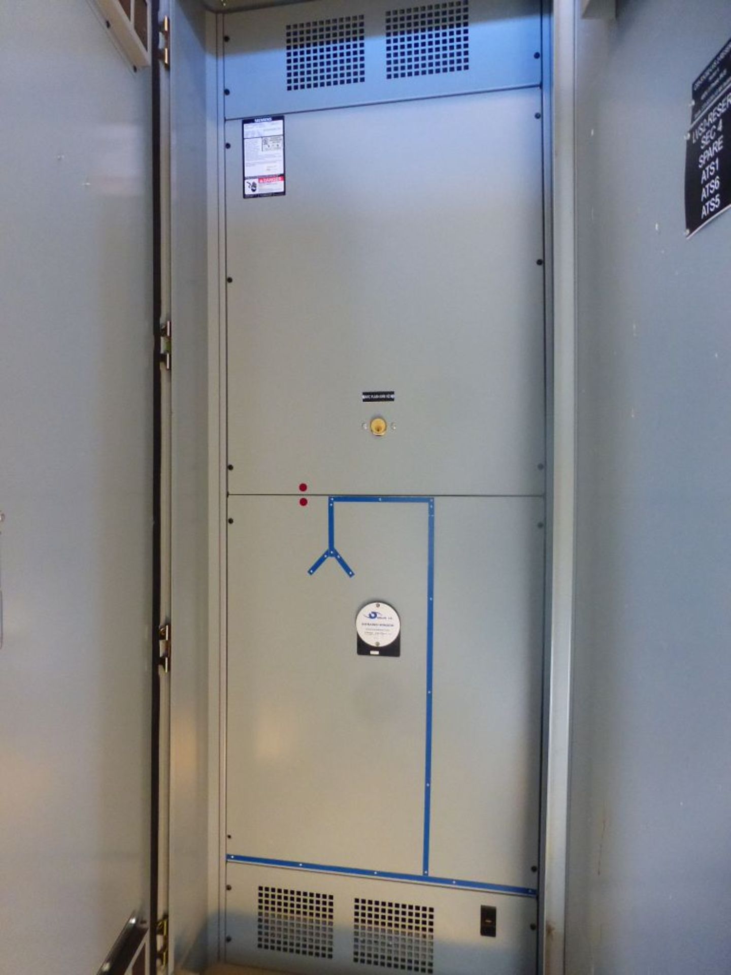 Siemens Switchgear - 4000A Main Lugs Only with 2-Sections of Distribution | Lot Loading Fee: $ - Image 17 of 31