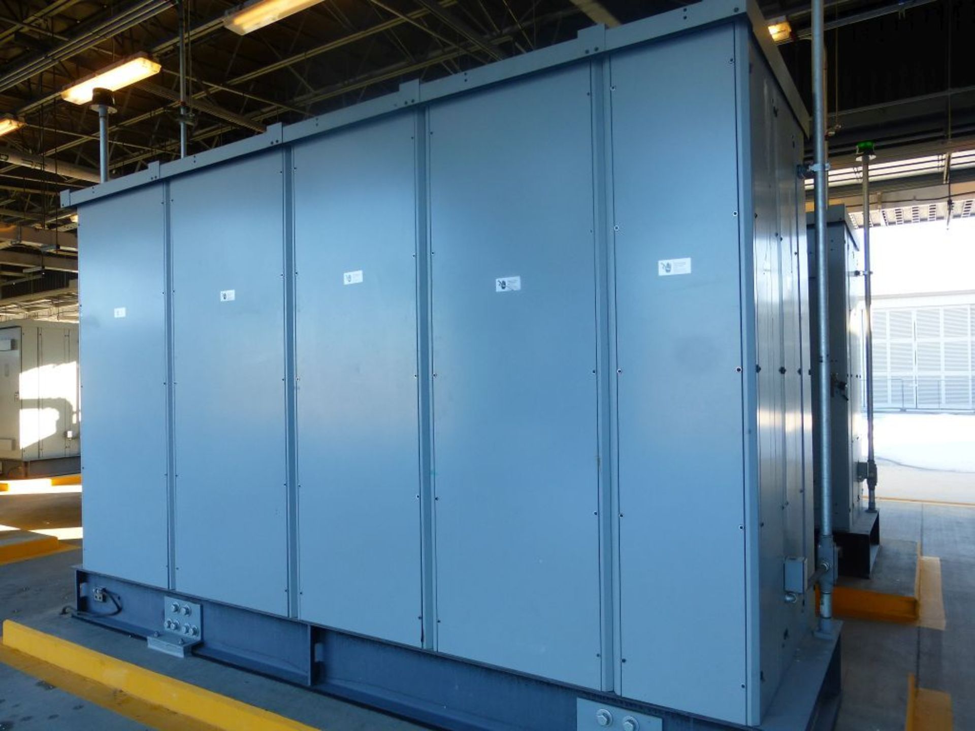 Siemens Switchgear - 4000A Main Lugs Only with 2-Sections of Distribution | Lot Loading Fee: $ - Image 3 of 31