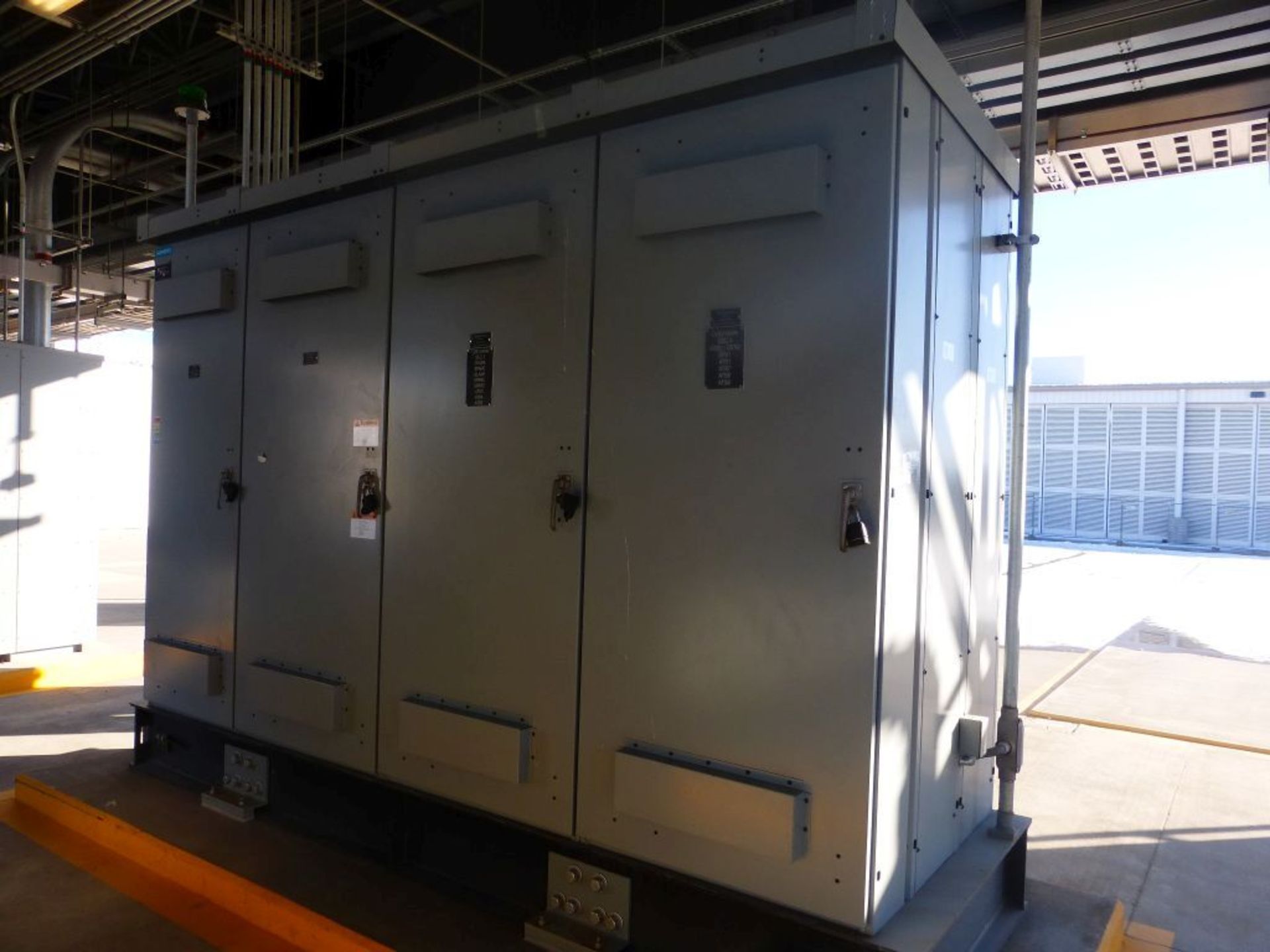 Siemens Switchgear - 4000A Breaker Suitable for Service Entrance | Lot Loading Fee: $500 | Main - Image 2 of 43