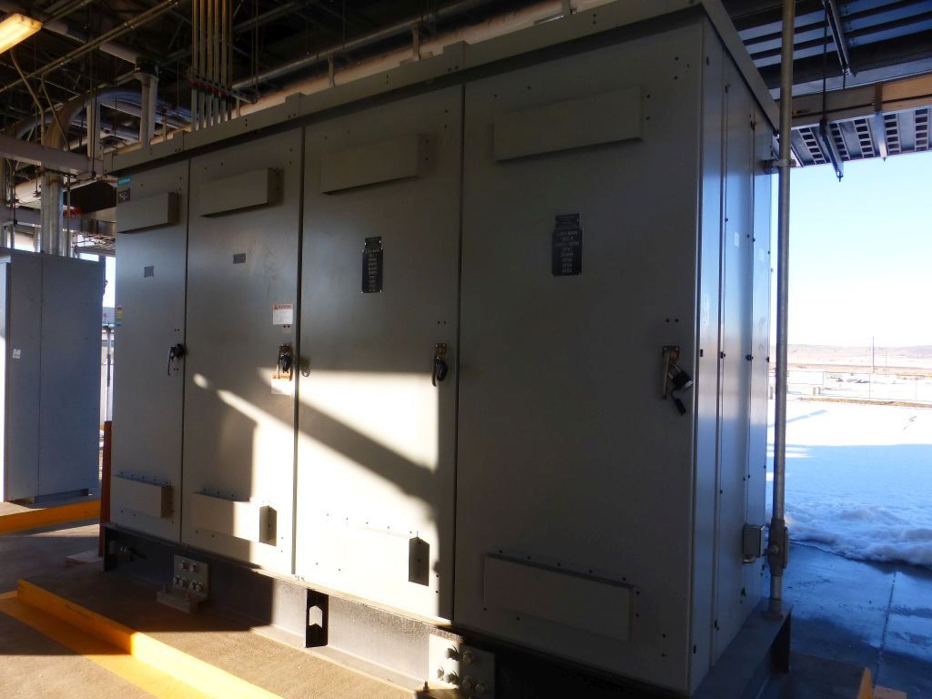Siemens Switchgear - 4000A Breaker Suitable for Service Entrance | Lot Loading Fee: $500 | Main - Image 2 of 42